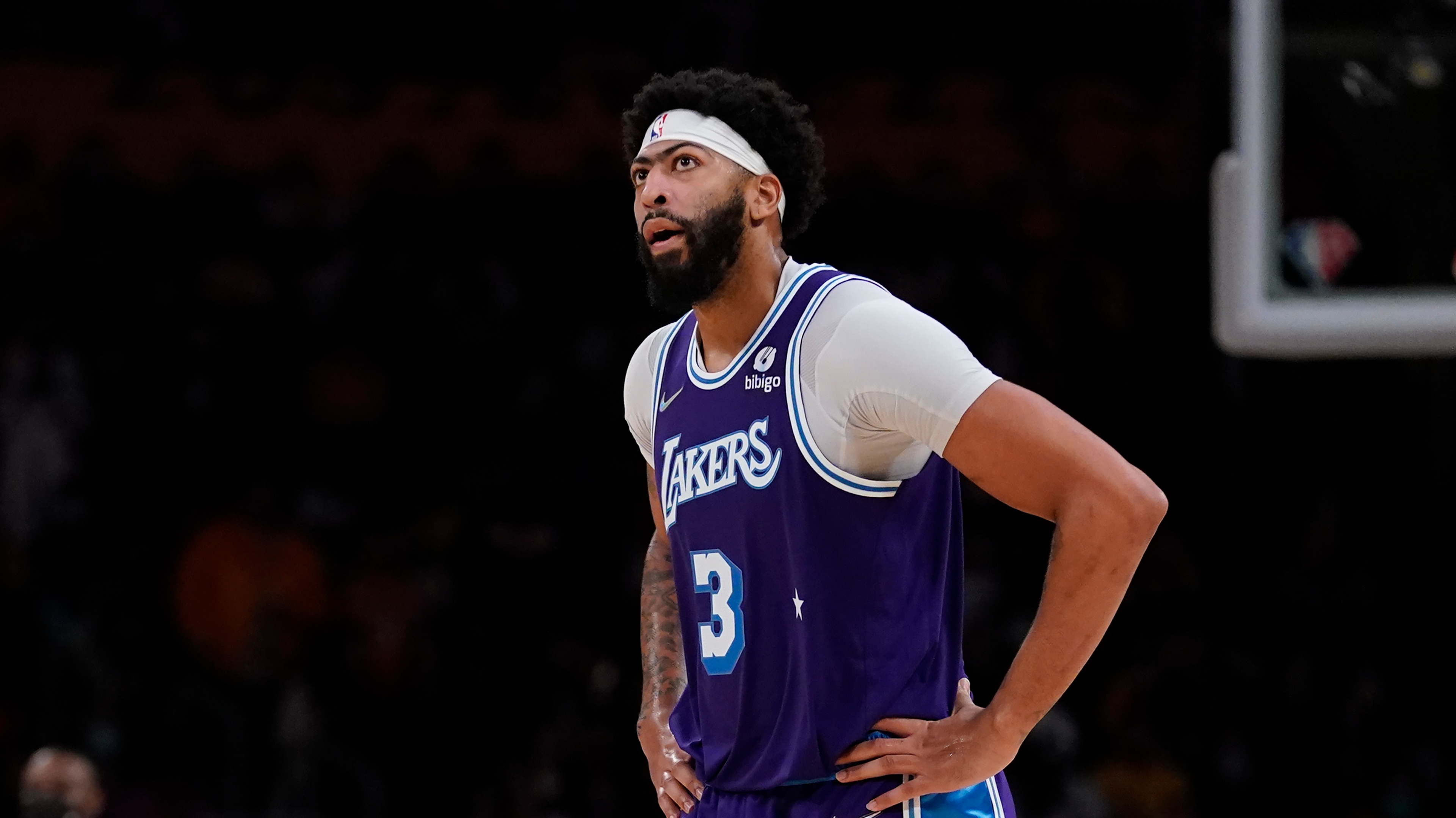 Los Angeles Lakers forward Anthony Davis (3) looks up during an NBA basketball game against the Los Angeles Clippers in Los Angeles, Friday, Dec. 3, 2021. (AP Photo/Ashley Landis)