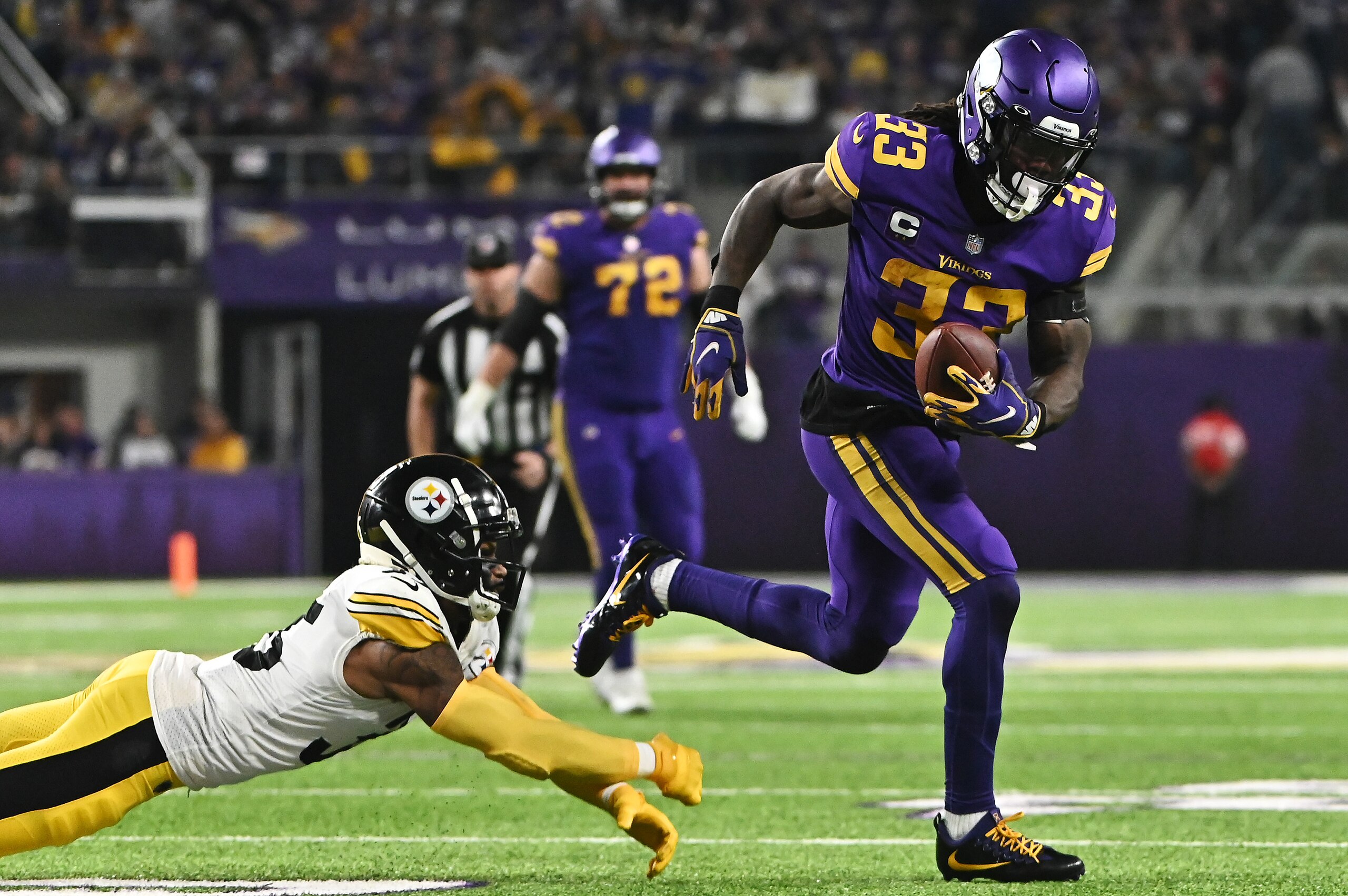 MINNEAPOLIS, MINNESOTA - DECEMBER 09: Dalvin Cook #33 of the Minnesota Vikings carries the ball during the third quarter against the Pittsburgh Steelers at U.S. Bank Stadium on December 09, 2021 in Minneapolis, Minnesota. (Photo by Stephen Maturen/Getty Images)