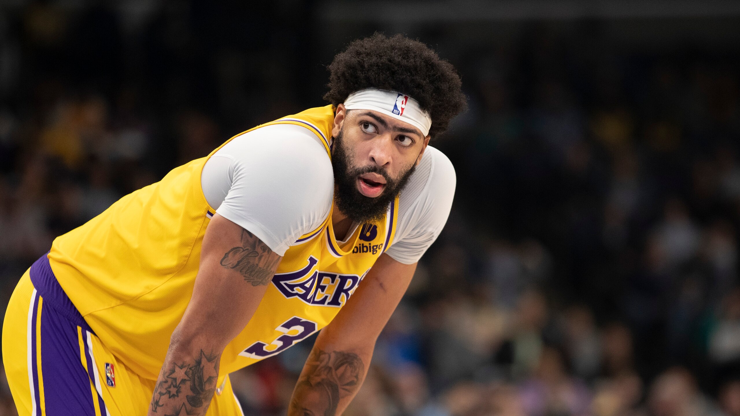 Los Angeles Lakers forward Anthony Davis plays against the Memphis Grizzlies in an NBA basketball game Thursday, Dec. 9, 2021, in Memphis, Tenn. (AP Photo/Nikki Boertman)