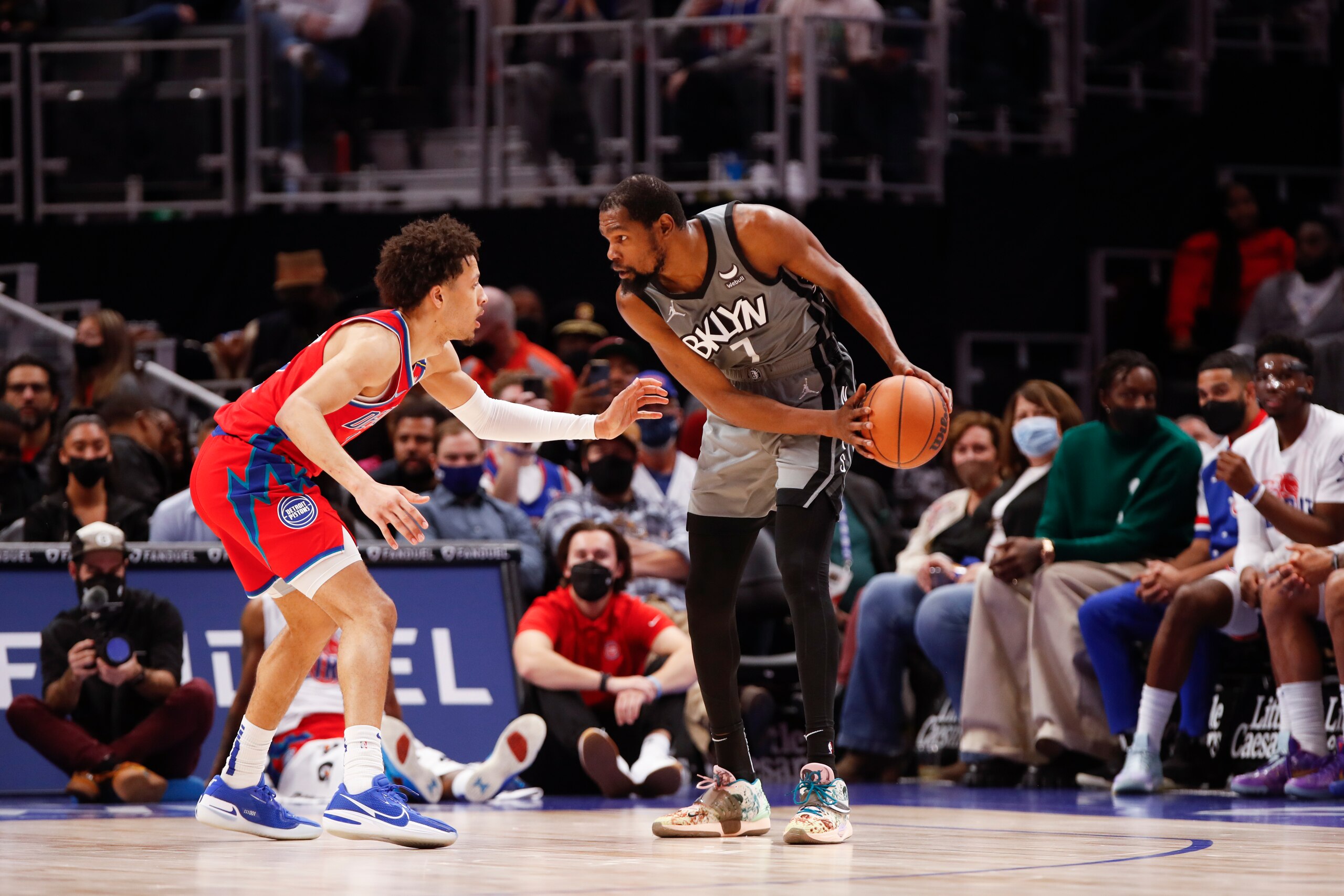 DETROIT, MI - DECEMBER 12: Kevin Durant #7 of the Brooklyn Nets handles the ball as Cade Cunningham #2 of the Detroit Pistons plays defense during the game on December 12, 2021 at Little Caesars Arena in Detroit, Michigan. NOTE TO USER: User expressly acknowledges and agrees that, by downloading and/or using this photograph, User is consenting to the terms and conditions of the Getty Images License Agreement. Mandatory Copyright Notice: Copyright 2021 NBAE (Photo by Brian Sevald/NBAE via Getty Images)