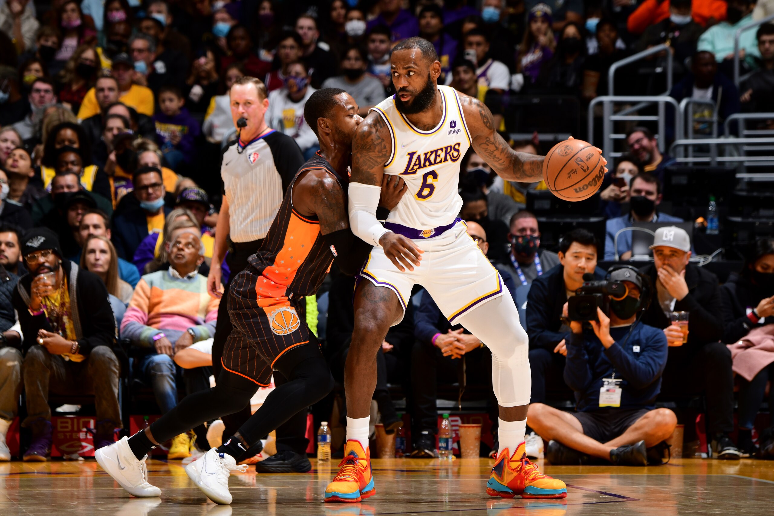 LOS ANGELES, CA - DECEMBER 12: LeBron James #6 of the Los Angeles Lakers dribbles the ball during the game against the Orlando Magic on December 12, 2021 at STAPLES Center in Los Angeles, California. NOTE TO USER: User expressly acknowledges and agrees that, by downloading and/or using this Photograph, user is consenting to the terms and conditions of the Getty Images License Agreement. Mandatory Copyright Notice: Copyright 2021 NBAE (Photo by Adam Pantozzi/NBAE via Getty Images)