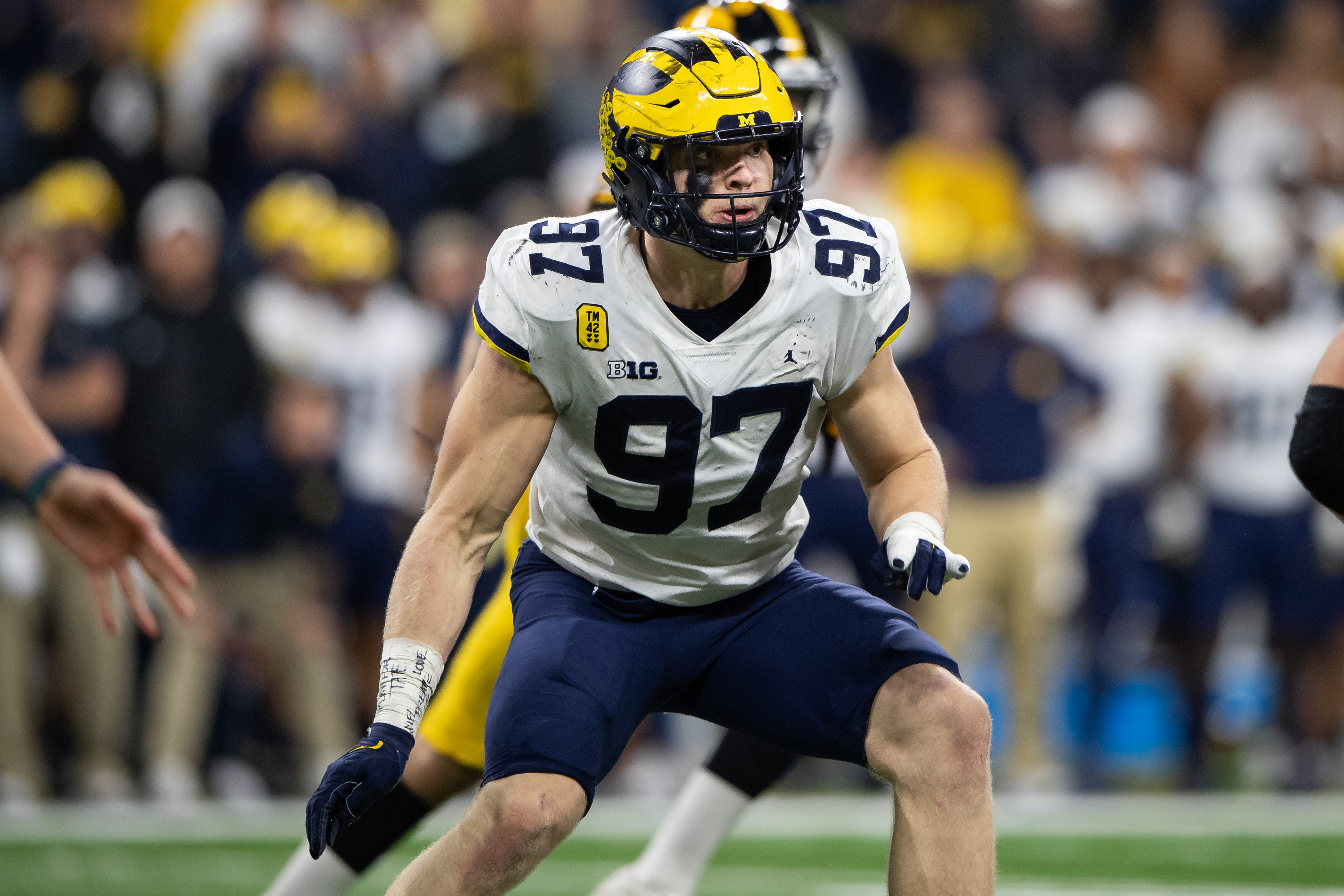 INDIANAPOLIS, IN - DECEMBER 04: Michigan Wolverines defensive end Aidan Hutchinson (97) rushes into the backfield during the Big 10 Championship game between the Michigan Wolverines and Iowa Hawkeyes on December 4, 2021, at Lucas Oil Stadium in Indianapolis, IN. (Photo by Zach Bolinger/Icon Sportswire via Getty Images)