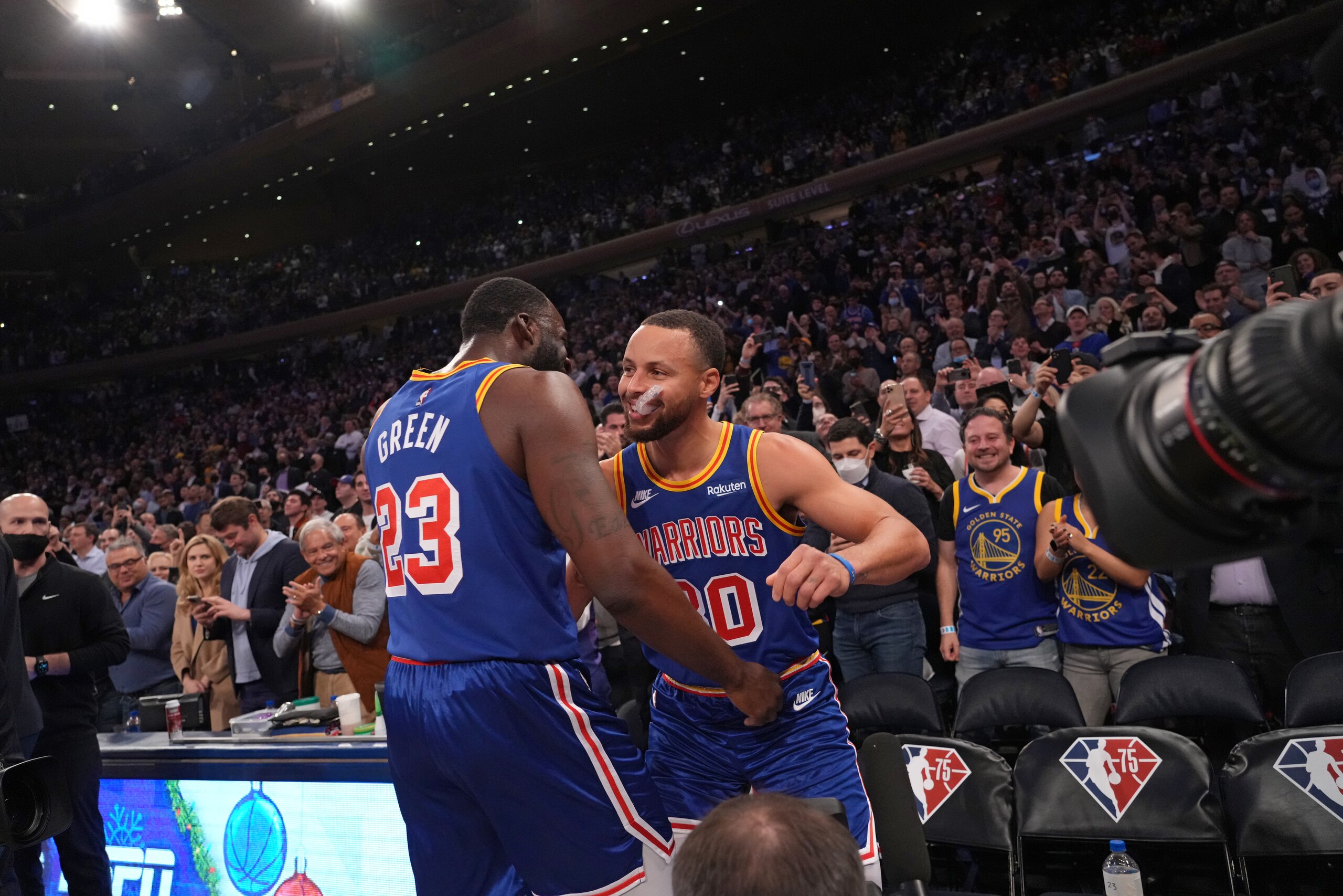 NEW YORK, NY - DECEMBER 14: Draymond Green #23 of the Golden State Warriors and Stephen Curry #30 of the Golden State Warriors celebrate after passing Ray Allen for most three pointers made in NBA history with 2,974 during the game against the New York Knicks on December 14, 2021 at Madison Square Garden in New York, New York. NOTE TO USER: User expressly acknowledges and agrees that, by downloading and/or using this Photograph, user is consenting to the terms and conditions of the Getty Images License Agreement. Mandatory Copyright Notice: Copyright 2021 NBAE (Photo by Jesse D. Garrabrant/NBAE via Getty Images)