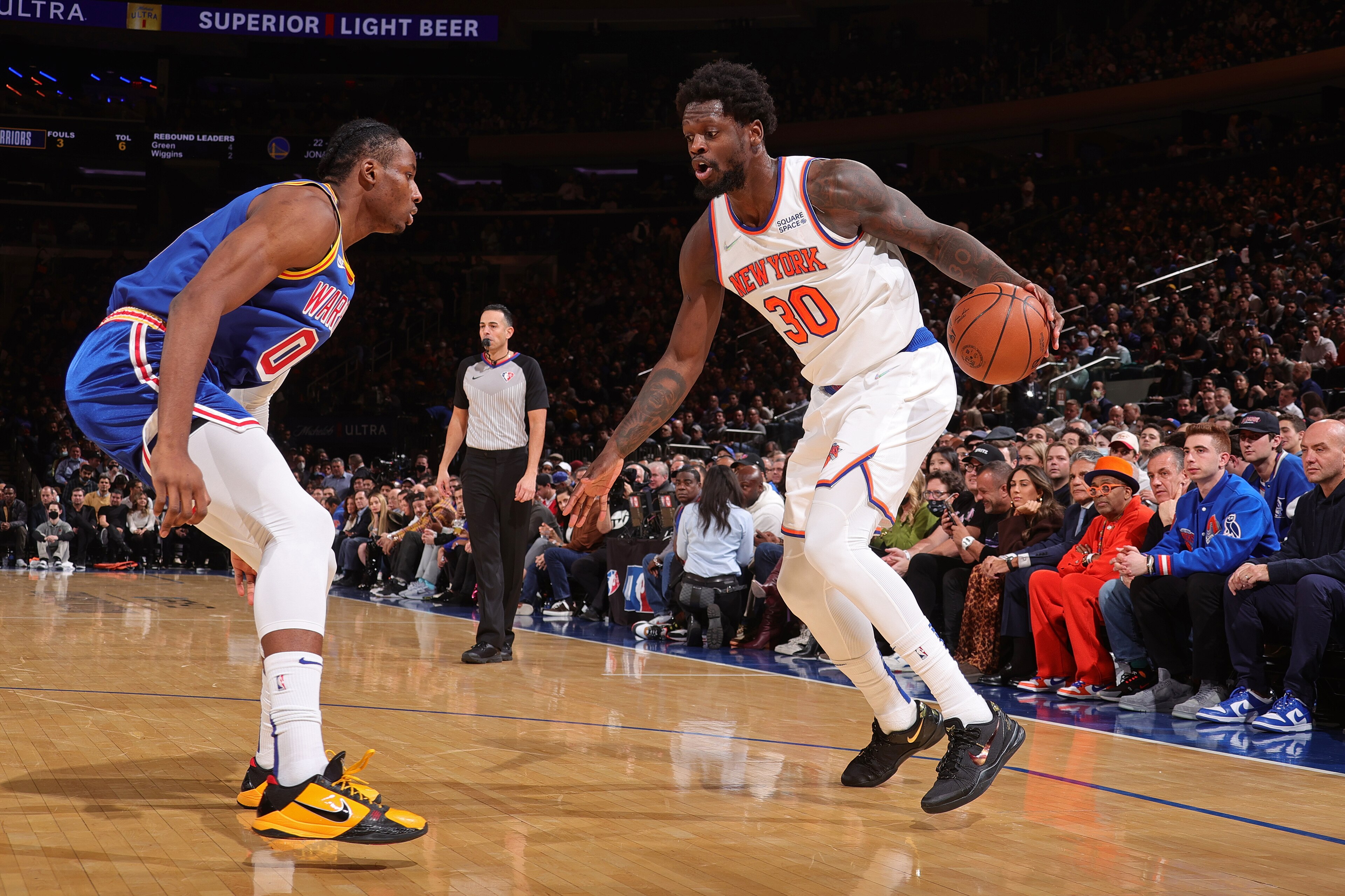 NEW YORK, NY - DECEMBER 14: Jonathan Kuminga #00 of the Golden State Warriors plays defense on Julius Randle #30 of the New York Knicks during the game on December 14, 2021 at Madison Square Garden in New York City, New York. NOTE TO USER: User expressly acknowledges and agrees that, by downloading and or using this photograph, User is consenting to the terms and conditions of the Getty Images License Agreement. Mandatory Copyright Notice: Copyright 2021 NBAE (Photo by Nathaniel S. Butler/NBAE via Getty Images) NEW YORK, NY - DECEMBER 14: Jonathan Kuminga #00 of the Golden State Warriors plays defense on Julius Randle #30 of the New York Knicks during the game on December 14, 2021 at Madison Square Garden in New York City, New York. NOTE TO USER: User expressly acknowledges and agrees that, by downloading and or using this photograph, User is consenting to the terms and conditions of the Getty Images License Agreement. Mandatory Copyright Notice: Copyright 2021 NBAE (Photo by Nathaniel S. Butler/NBAE via Getty Images)