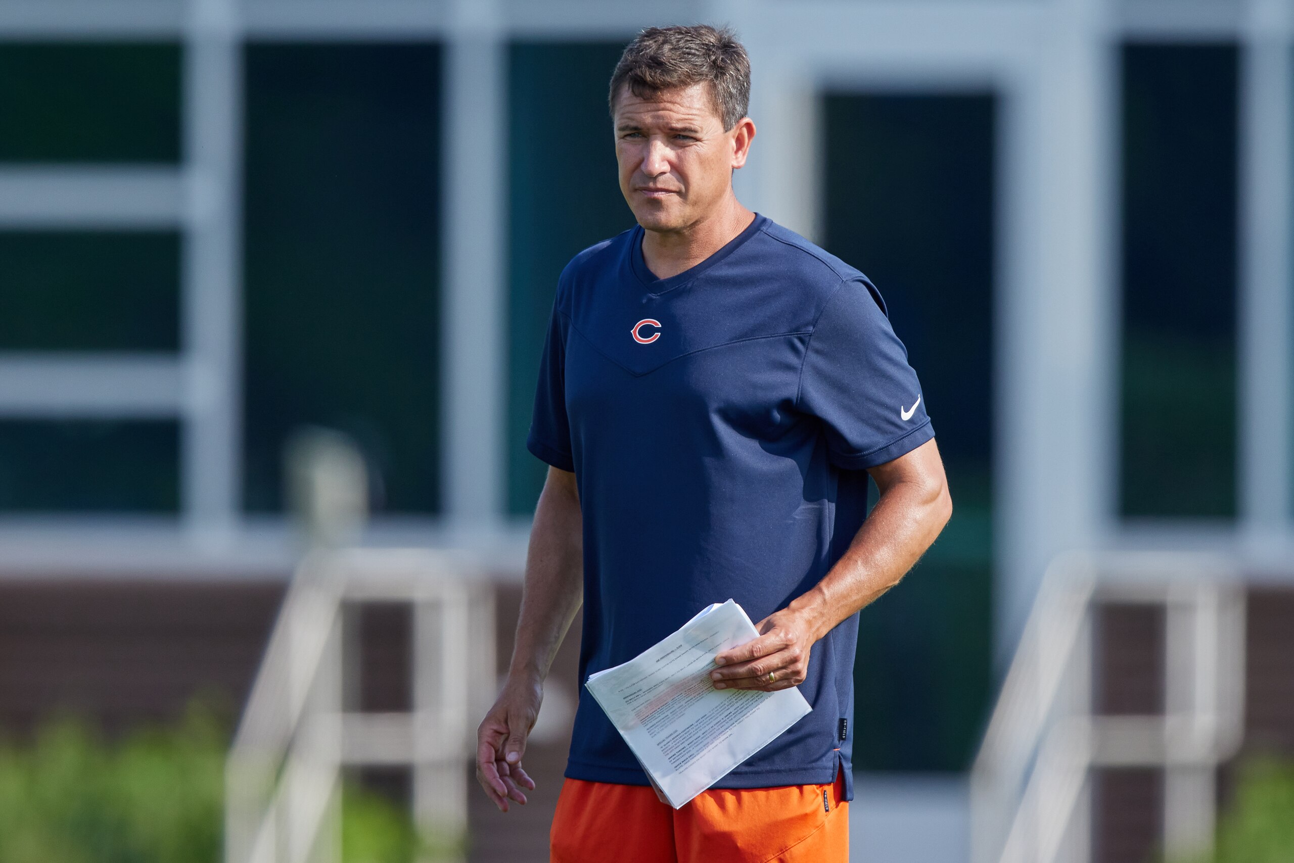 LAKE FOREST, IL - JULY 29: Chicago Bears offensive coordinator Bill Lazor looks on in action during the Chicago Bears training camp on July 29, 2021 at Halas Hall in Lake Forest, IL.  (Photo by Robin Alam/Icon Sportswire via Getty Images)