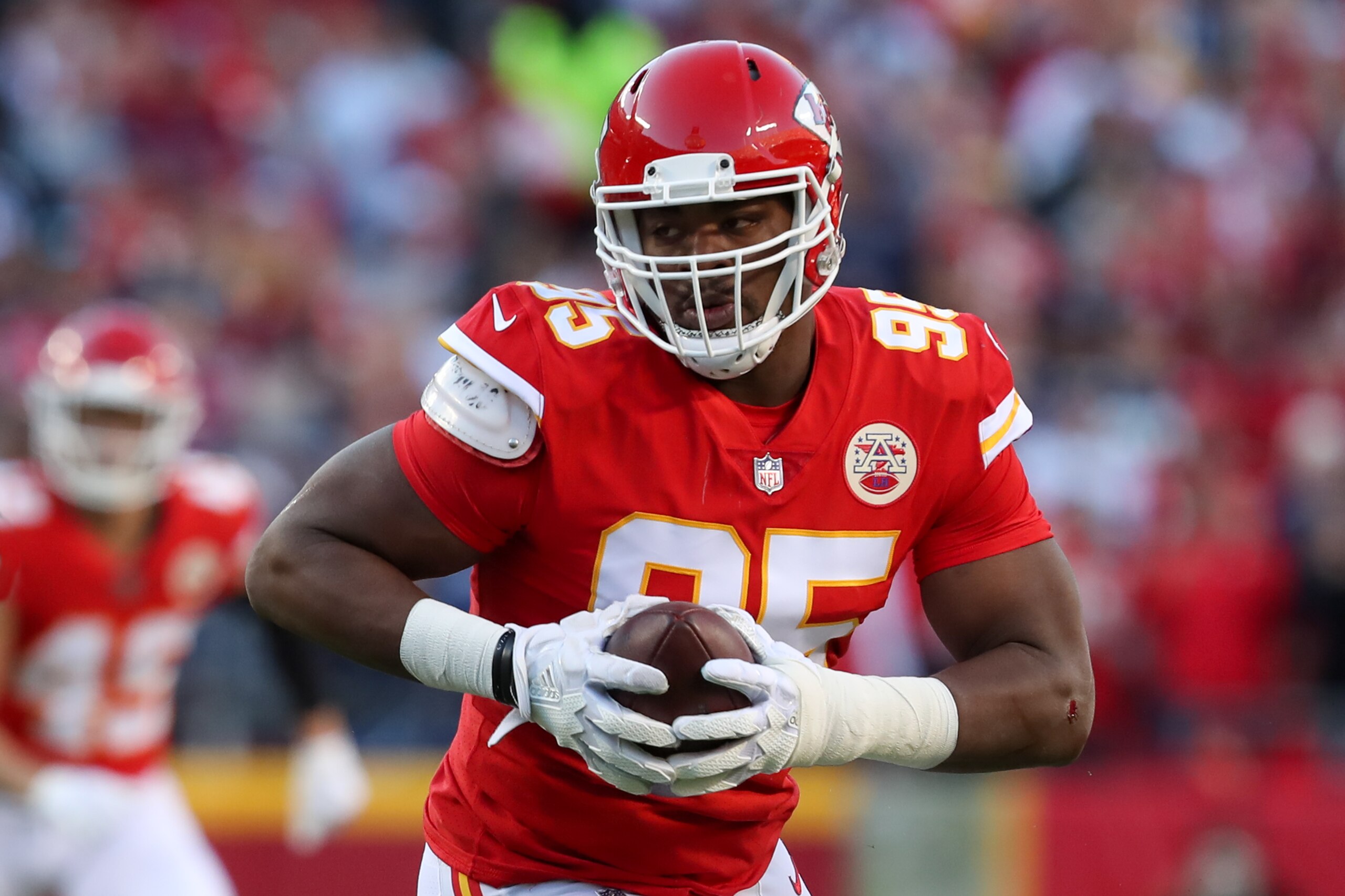 KANSAS CITY, MO - NOVEMBER 21: Kansas City Chiefs defensive end Chris Jones (95) recovers a fumble in the first quarter of an NFL football game between the Dallas Cowboys and Kansas City Chiefs on Nov 21, 2021 at GEHA Field at Arrowhead Stadium in Kansas City, MO. (Photo by Scott Winters/Icon Sportswire via Getty Images)
