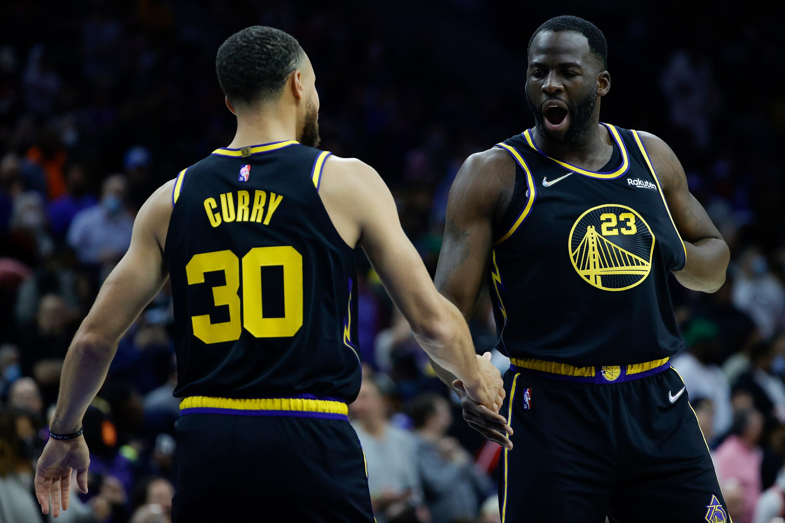 PHILADELPHIA, PENNSYLVANIA - DECEMBER 11: Draymond Green #23 and Stephen Curry #30 of the Golden State Warriors celebrate during the first quarter against the Philadelphia 76ers at Wells Fargo Center on December 11, 2021 in Philadelphia, Pennsylvania. NOTE TO USER: User expressly acknowledges and agrees that, by downloading and or using this photograph, User is consenting to the terms and conditions of the Getty Images License Agreement. (Photo by Tim Nwachukwu/Getty Images)