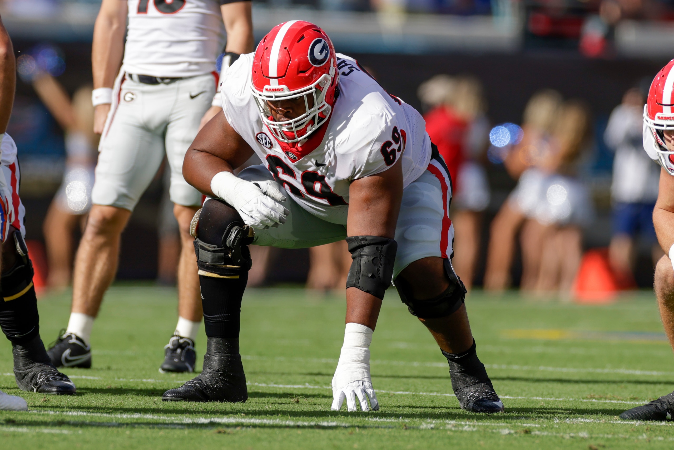 JACKSONVILLE, FL - OCTOBER 30: Georgia Bulldogs offensive lineman Jamaree Salyer (69) during the game between the Georgia Bulldogs and the Florida Gators on October 30, 2021 at TIAA Bank Field in Jacksonville, Fl. (Photo by David Rosenblum/Icon Sportswire via Getty Images) JACKSONVILLE, FL - OCTOBER 30: Georgia Bulldogs offensive lineman Jamaree Salyer (69) during the game between the Georgia Bulldogs and the Florida Gators on October 30, 2021 at TIAA Bank Field in Jacksonville, Fl. (Photo by David Rosenblum/Icon Sportswire via Getty Images)