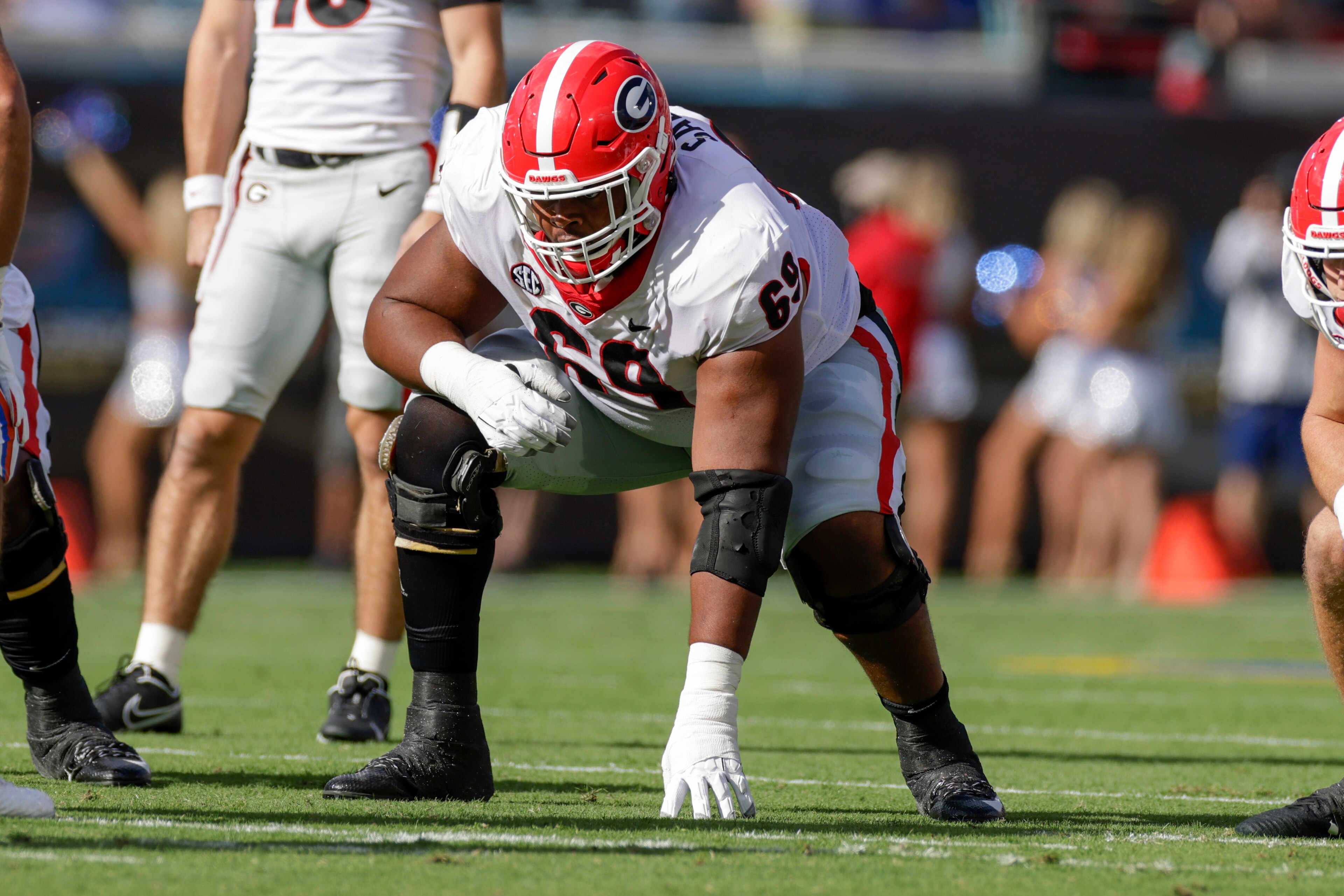 JACKSONVILLE, FL - OCTOBER 30: Georgia Bulldogs offensive lineman Jamaree Salyer (69) during the game between the Georgia Bulldogs and the Florida Gators on October 30, 2021 at TIAA Bank Field in Jacksonville, Fl. (Photo by David Rosenblum/Icon Sportswire via Getty Images)