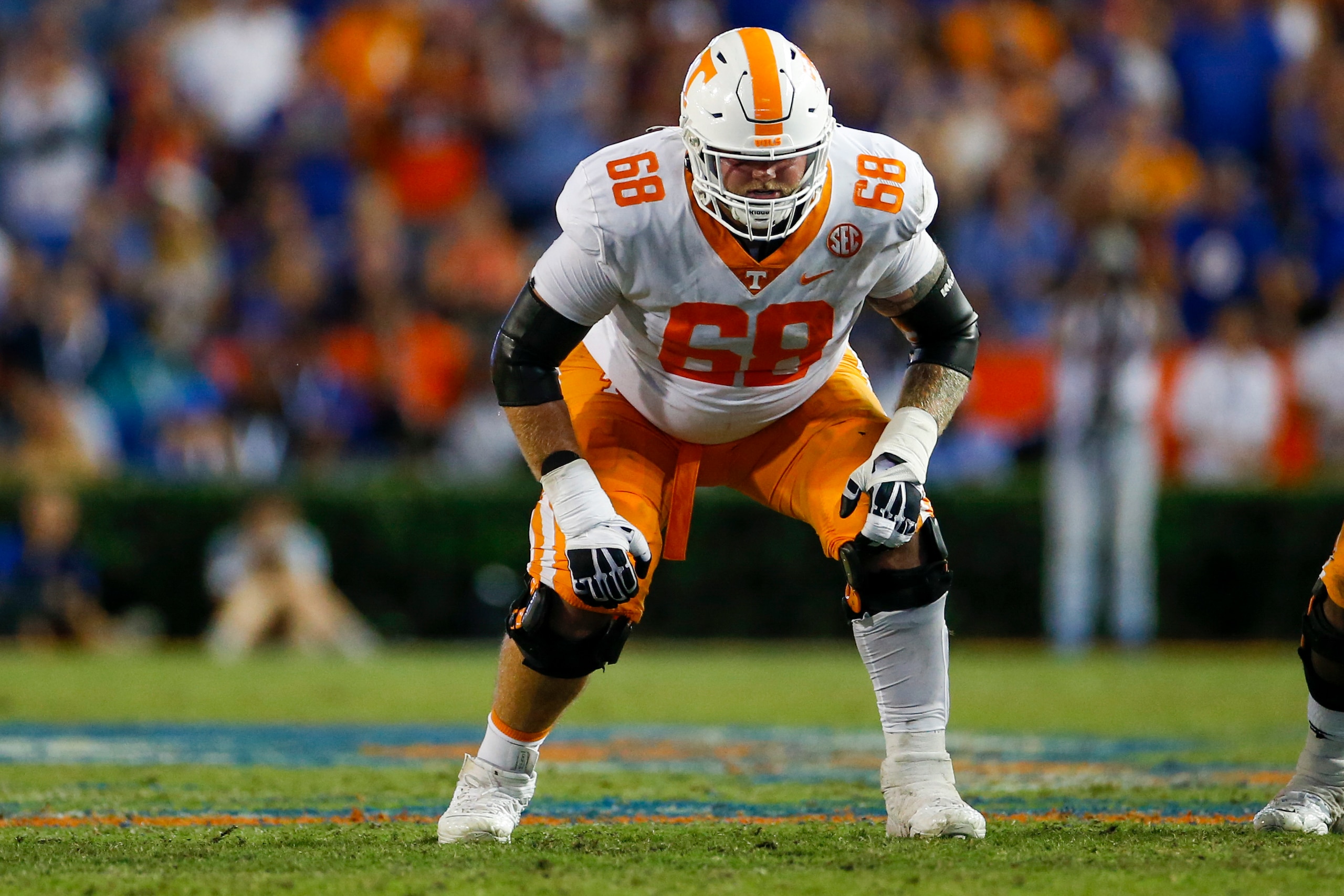 GAINESVILLE, FL - SEPTEMBER 25: Tennessee Volunteers offensive lineman Cade Mays (68) during the game between the Tennessee Volunteers and the Florida Gators on September 25, 2021 at Ben Hill Griffin Stadium at Florida Field in Gainesville, Fl. (Photo by David Rosenblum/Icon Sportswire via Getty Images) GAINESVILLE, FL - SEPTEMBER 25: Tennessee Volunteers offensive lineman Cade Mays (68) during the game between the Tennessee Volunteers and the Florida Gators on September 25, 2021 at Ben Hill Griffin Stadium at Florida Field in Gainesville, Fl. (Photo by David Rosenblum/Icon Sportswire via Getty Images)