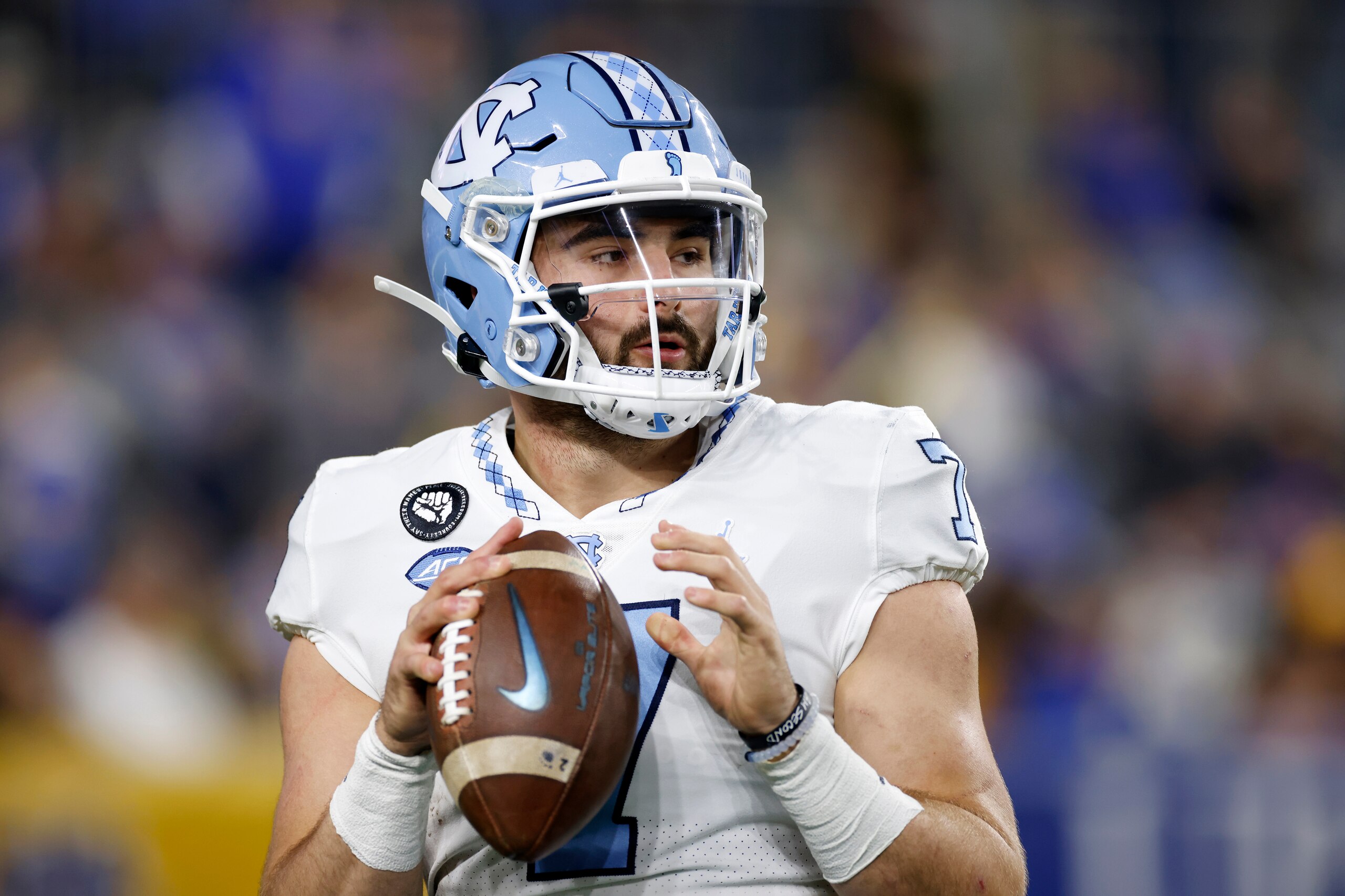 PITTSBURGH, PA - NOVEMBER 11: North Carolina Tar Heels quarterback Sam Howell (7) warms up on the sideline during a college football game against the Pittsburgh Panthers on Nov. 11, 2021 at Heinz Field in Pittsburgh, Pennsylvania. (Photo by Joe Robbins/Icon Sportswire via Getty Images) PITTSBURGH, PA - NOVEMBER 11: North Carolina Tar Heels quarterback Sam Howell (7) warms up on the sideline during a college football game against the Pittsburgh Panthers on Nov. 11, 2021 at Heinz Field in Pittsburgh, Pennsylvania. (Photo by Joe Robbins/Icon Sportswire via Getty Images)