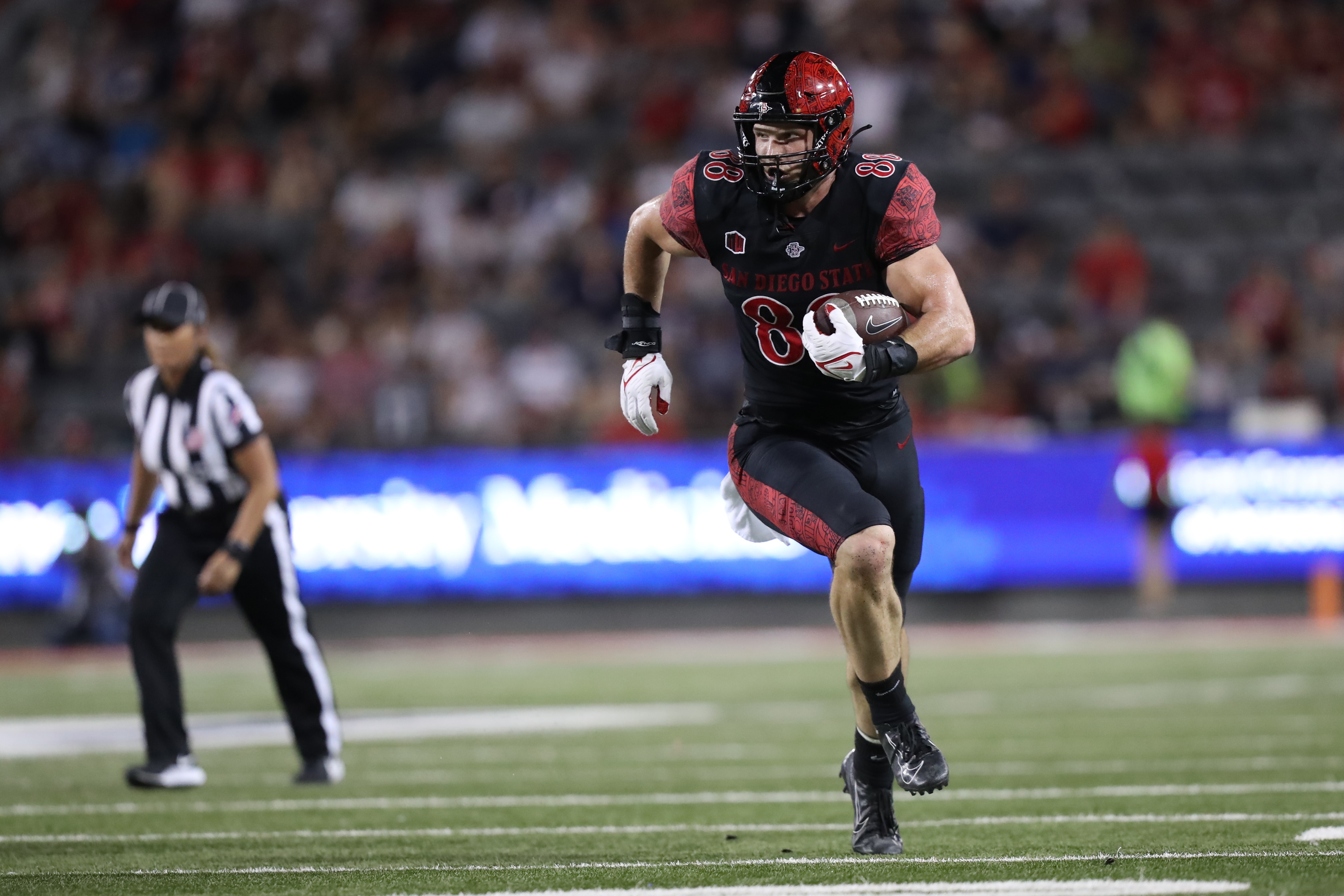 TUCSON, AZ - SEPTEMBER 11: San Diego State University #88 tight end Daniel Bellinger runs during a college football game between the San Diego State University Aztecs and the University of Arizona Wildcats on September 11, 2021 at Arizona Stadium in Tucson, AZ.  (Photo by Christopher Hook/Icon Sportswire via Getty Images)