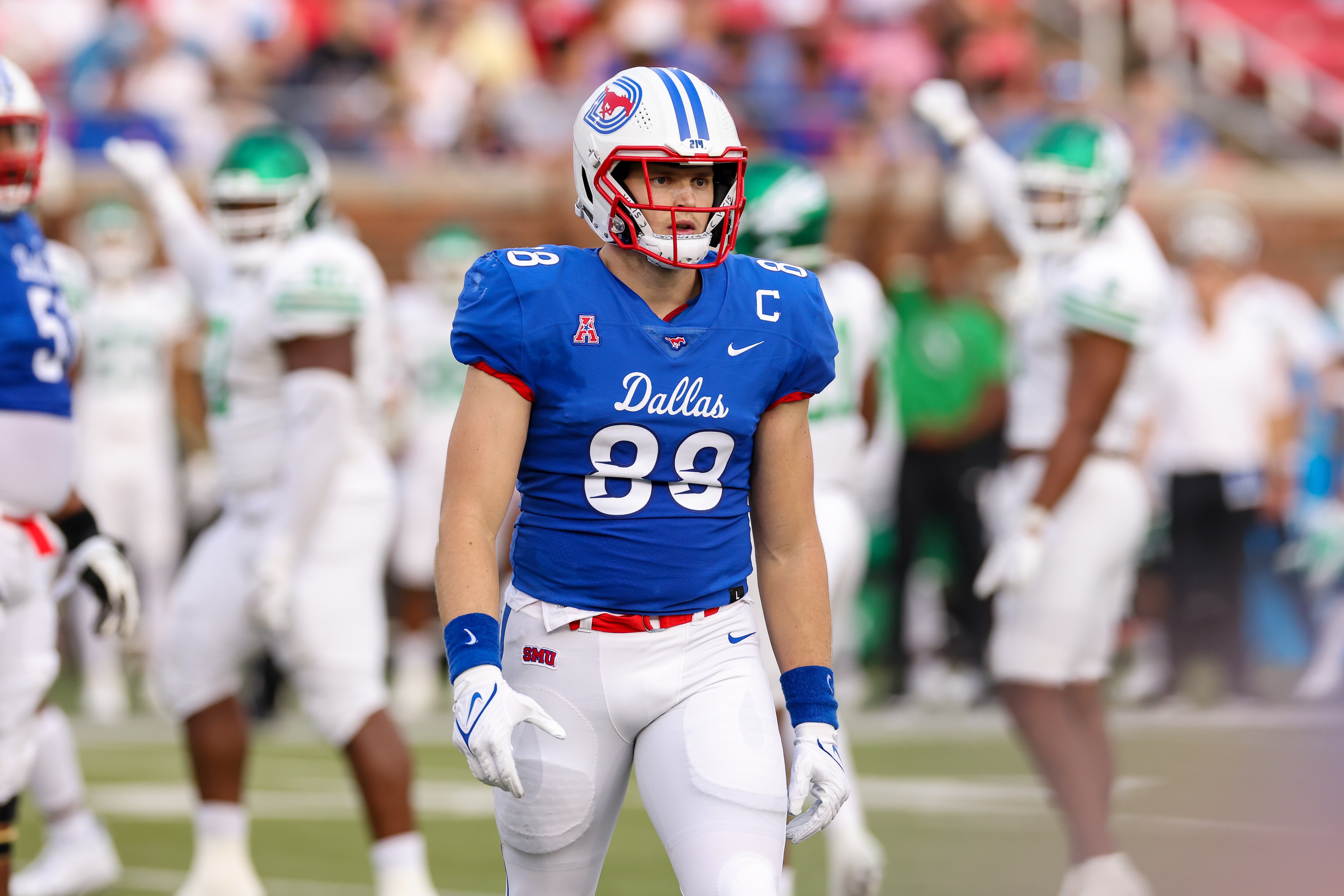 DALLAS, TX - SEPTEMBER 11: SMU Mustangs tight end Grant Calcaterra (#88) looks to the sideline during the college football game between the SMU Mustangs and North Texas Mean Green on September 11, 2021, at Gerald J. Ford Stadium in Dallas, TX.  (Photo by Matthew Visinsky/Icon Sportswire via Getty Images)