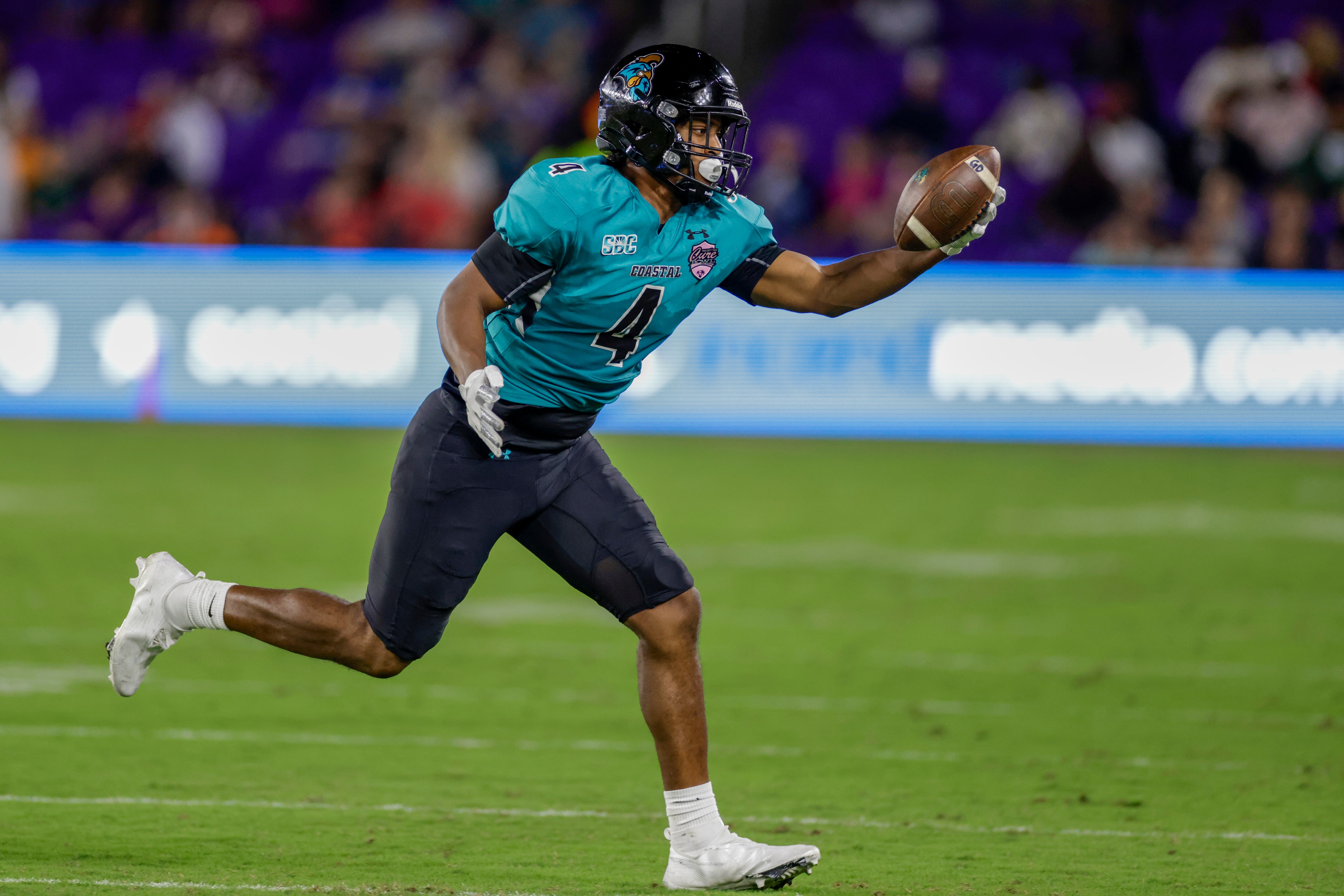 ORLANDO, FL - DECEMBER 17: Coastal Carolina Chanticleers tight end Isaiah Likely (4) makes a one-handed catch during the Tailgreeter Cure Bowl game between the Coastal Carolina Chanticleers and the Northern Illinois Huskies on December 17, 2021 at Exploria Stadium in Orlando, Fl. (Photo by David Rosenblum/Icon Sportswire via Getty Images)