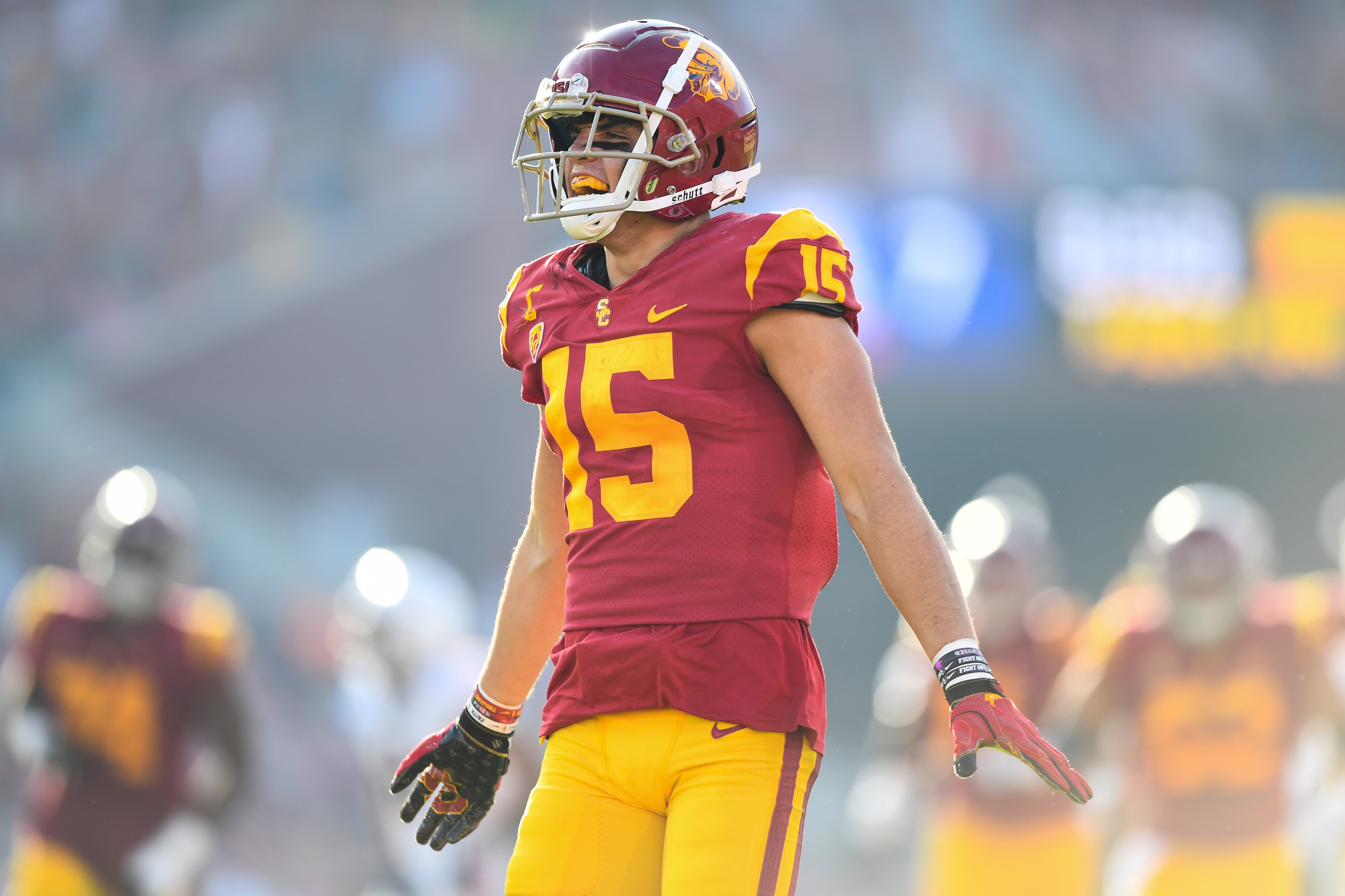 LOS ANGELES, CA - OCTOBER 30: USC Trojans wide receiver Drake London (15) celebrates during a college football game between the Arizona Wildcats and the USC Trojans on October 30, 2021, at Los Angeles Memorial Coliseum in Los Angeles, CA. (Photo by Brian Rothmuller/Icon Sportswire via Getty Images)