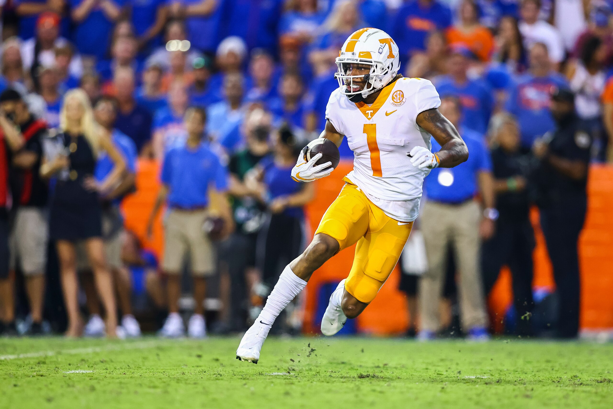 GAINESVILLE, FLORIDA - SEPTEMBER 25: Velus Jones Jr. #1 of the Tennessee Volunteers runs for yardage during a game against the Florida Gators at Ben Hill Griffin Stadium on September 25, 2021 in Gainesville, Florida. (Photo by James Gilbert/Getty Images) GAINESVILLE, FLORIDA - SEPTEMBER 25: Velus Jones Jr. #1 of the Tennessee Volunteers runs for yardage during a game against the Florida Gators at Ben Hill Griffin Stadium on September 25, 2021 in Gainesville, Florida. (Photo by James Gilbert/Getty Images)