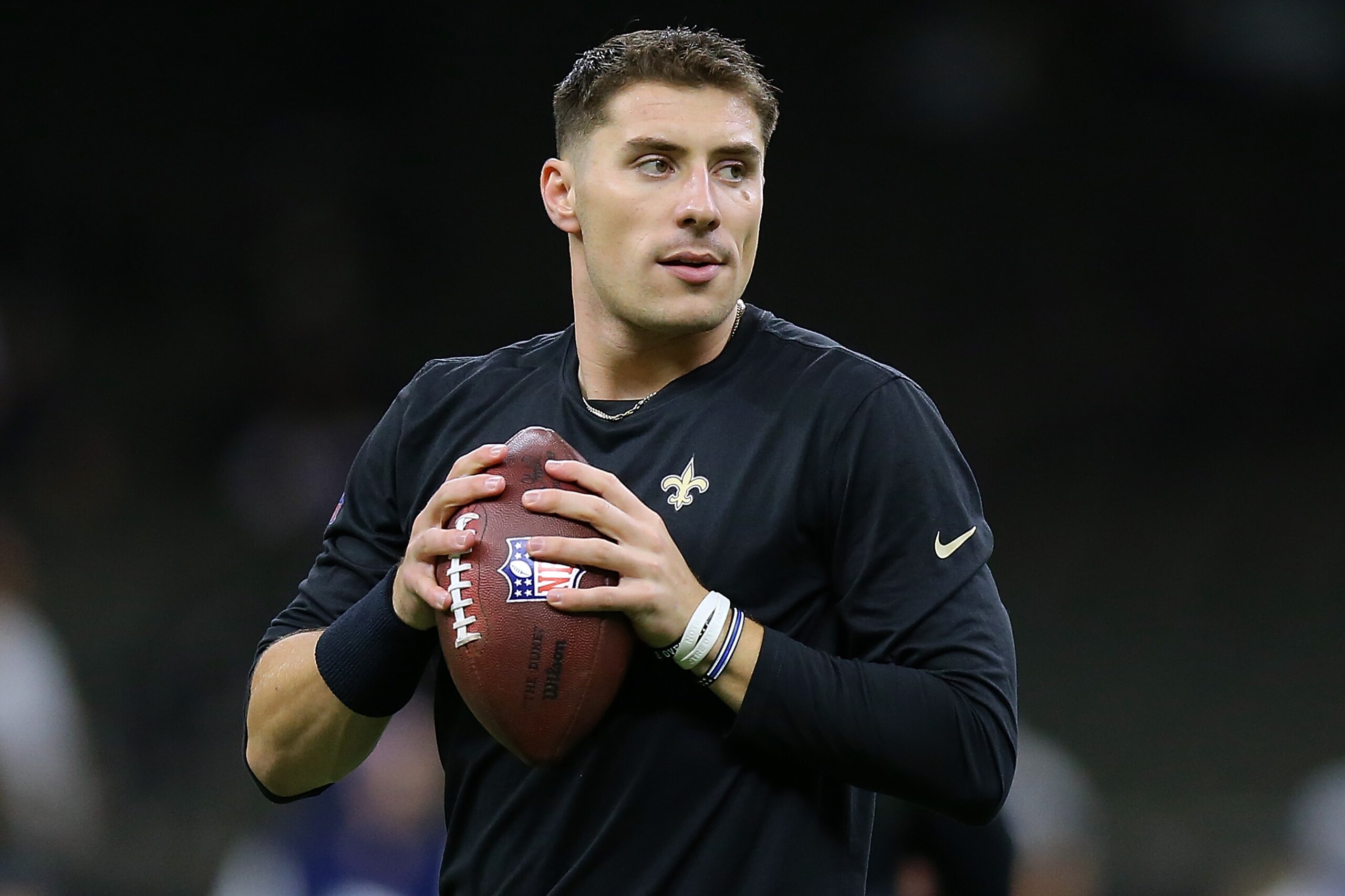 NEW ORLEANS, LOUISIANA - DECEMBER 02: Ian Book #16 of the New Orleans Saints warms up before a game against the Dallas Cowboys at the the Caesars Superdome on December 02, 2021 in New Orleans, Louisiana. (Photo by Jonathan Bachman/Getty Images)