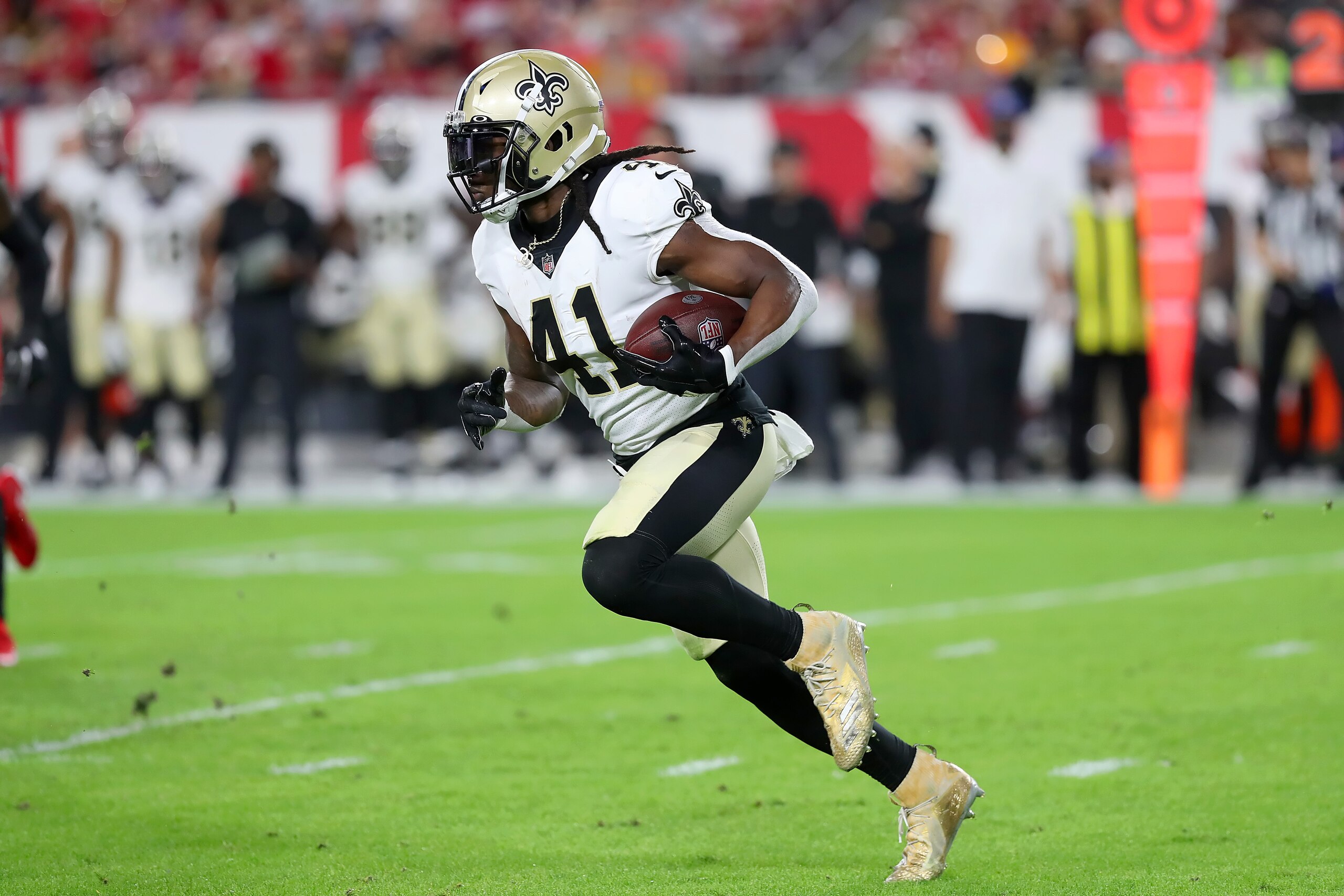 TAMPA, FL - DECEMBER 19: New Orleans Saints Running Back Alvin Kamara (41) carries the ball during the regular season game between the New Orleans Saints and the Tampa Bay Buccaneers on December 19, 2021 at Raymond James Stadium in Tampa, Florida. (Photo by Cliff Welch/Icon Sportswire via Getty Images)