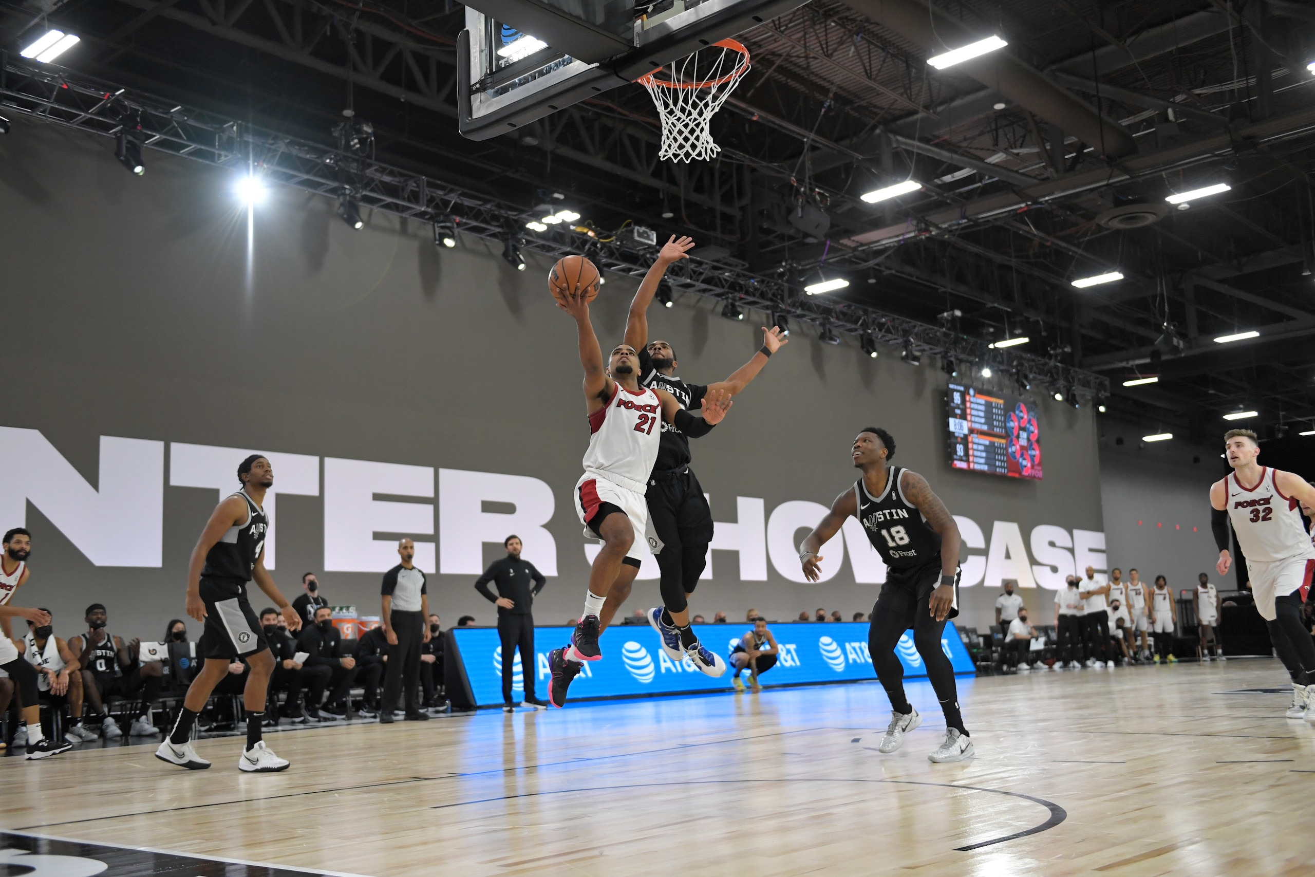 LAS VEGAS, NV - DECEMBER 22: Mike Smith #21 of the Sioux Falls Skyforce drives to the basket during the game against the Austin Spurs during the 2021 G League Winter Showcase at the Mandalay Bay on December 22, 2021 in Las Vegas, Nevada. NOTE TO USER: User expressly acknowledges and agrees that, by downloading and or using this photograph, User is consenting to the terms and conditions of the Getty Images License Agreement. Mandatory Copyright Notice: Copyright 2021 NBAE (Photo by David Becker/NBAE via Getty Images)