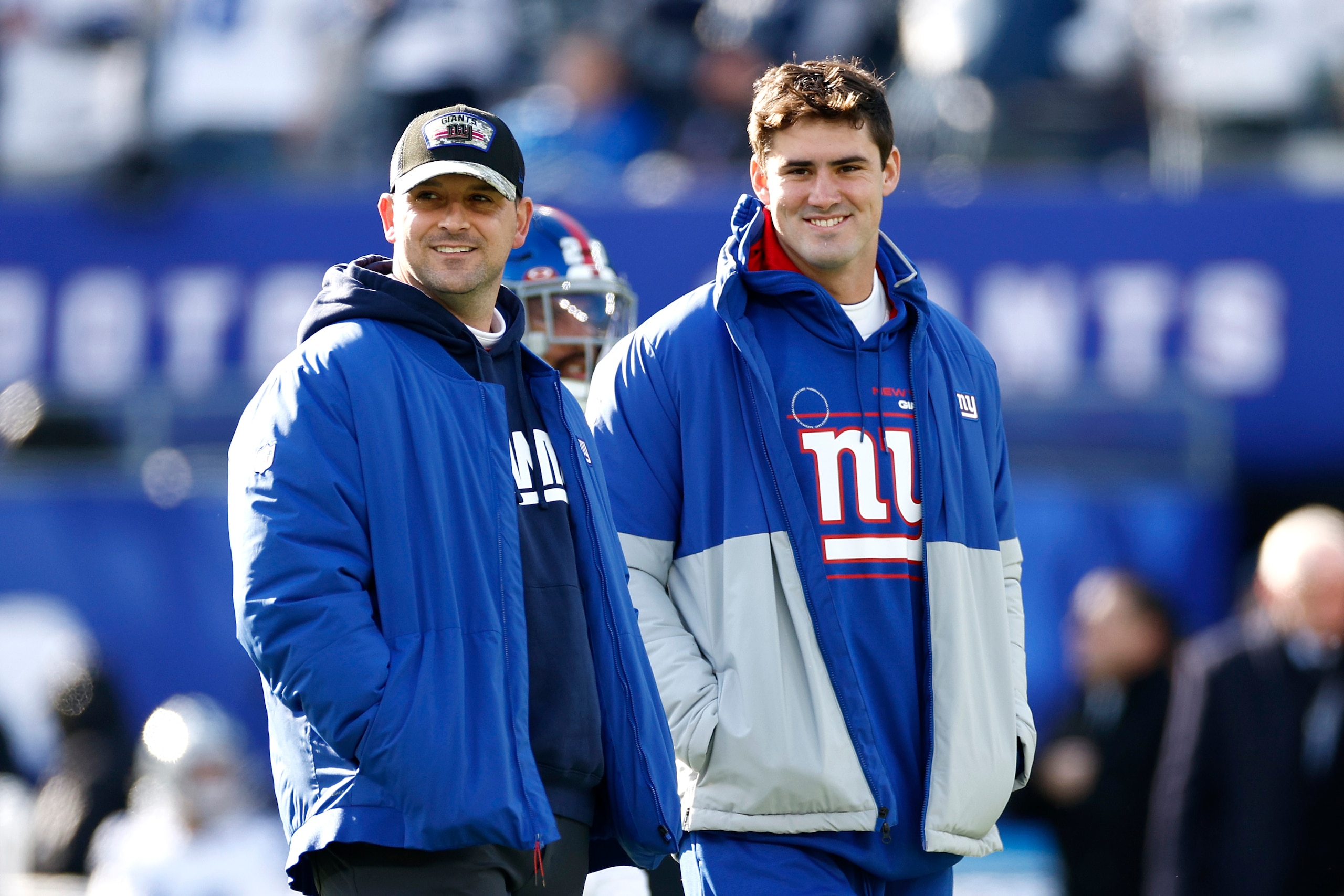 EAST RUTHERFORD, NEW JERSEY - DECEMBER 19: (L-R) Head coach Joe Judge of the New York Giants talks with Daniel Jones #8  before the game against the Dallas Cowboys at MetLife Stadium on December 19, 2021 in East Rutherford, New Jersey. (Photo by Sarah Stier/Getty Images)