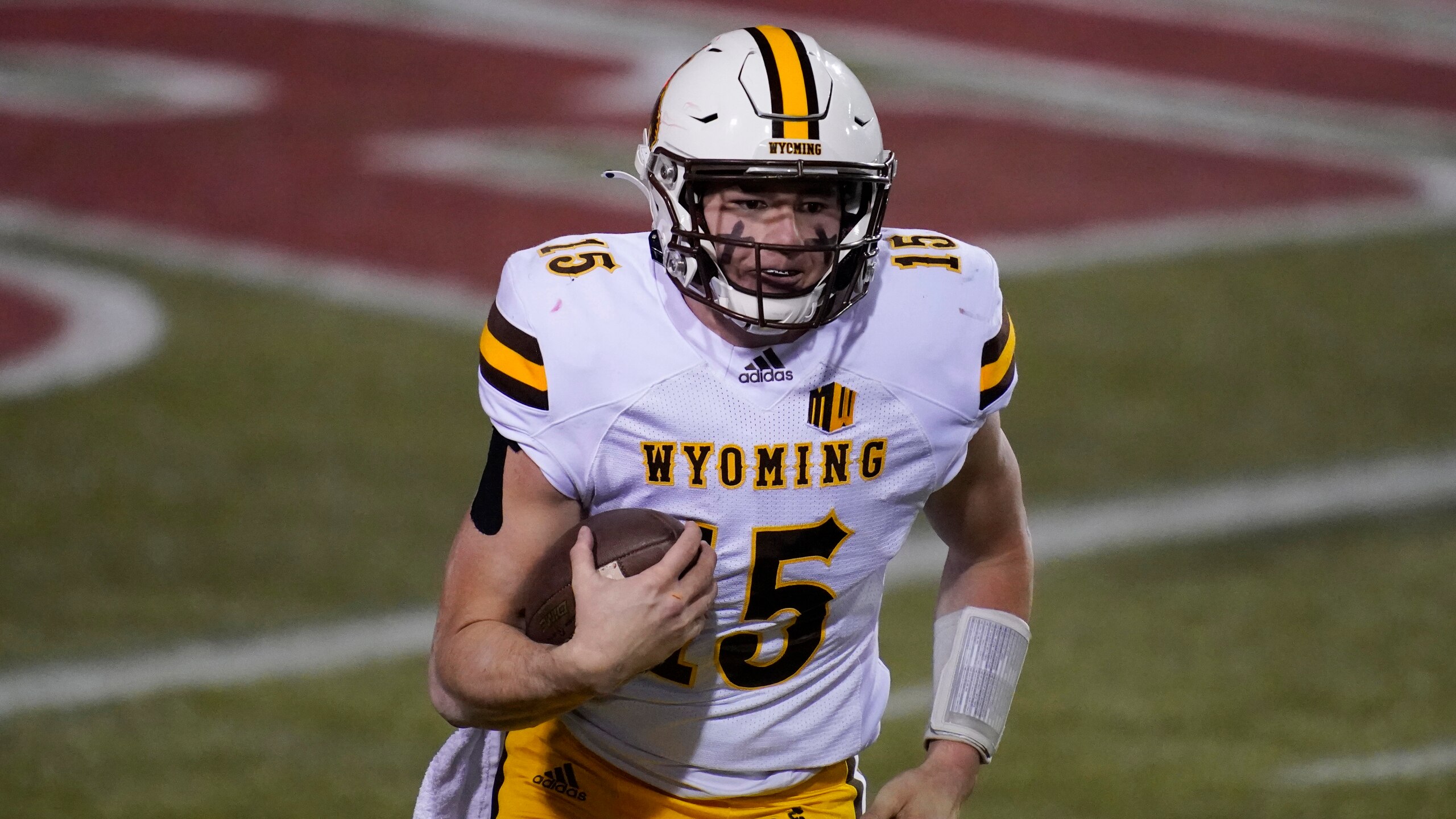 Wyoming quarterback Levi Williams (15) plays against New Mexico in an NCAA college football game Saturday, Dec. 5, 2020, in Las Vegas. (AP Photo/John Locher)