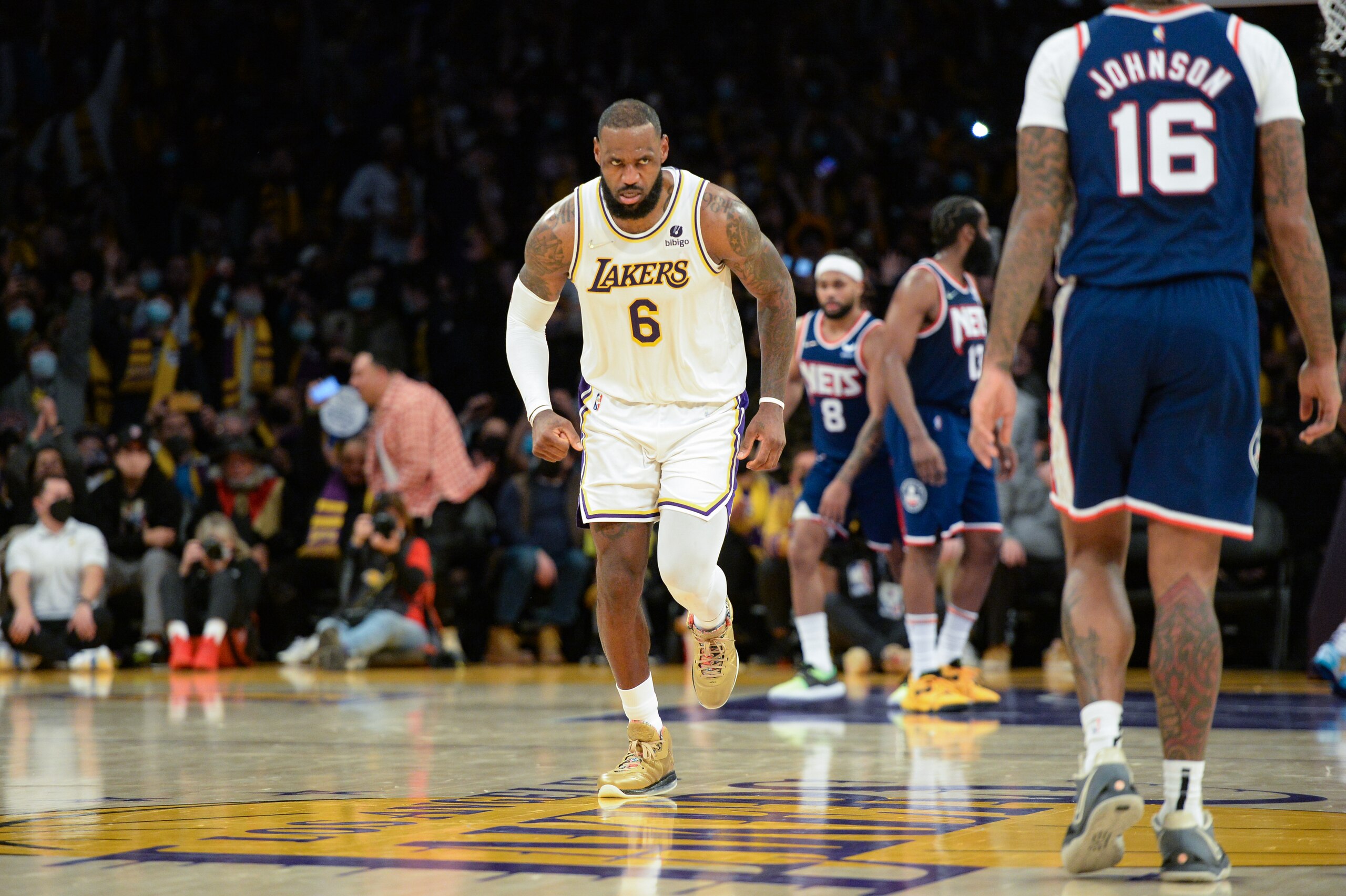 LOS ANGELES, CA - DECEMBER 25: LeBron James #6 of the Los Angeles Lakers reacts to a play during the game against the Brooklyn Nets on December 25, 2021 at Crypto.Com Arena in Los Angeles, California. NOTE TO USER: User expressly acknowledges and agrees that, by downloading and/or using this Photograph, user is consenting to the terms and conditions of the Getty Images License Agreement. Mandatory Copyright Notice: Copyright 2021 NBAE (Photo by Andrew D. Bernstein/NBAE via Getty Images)