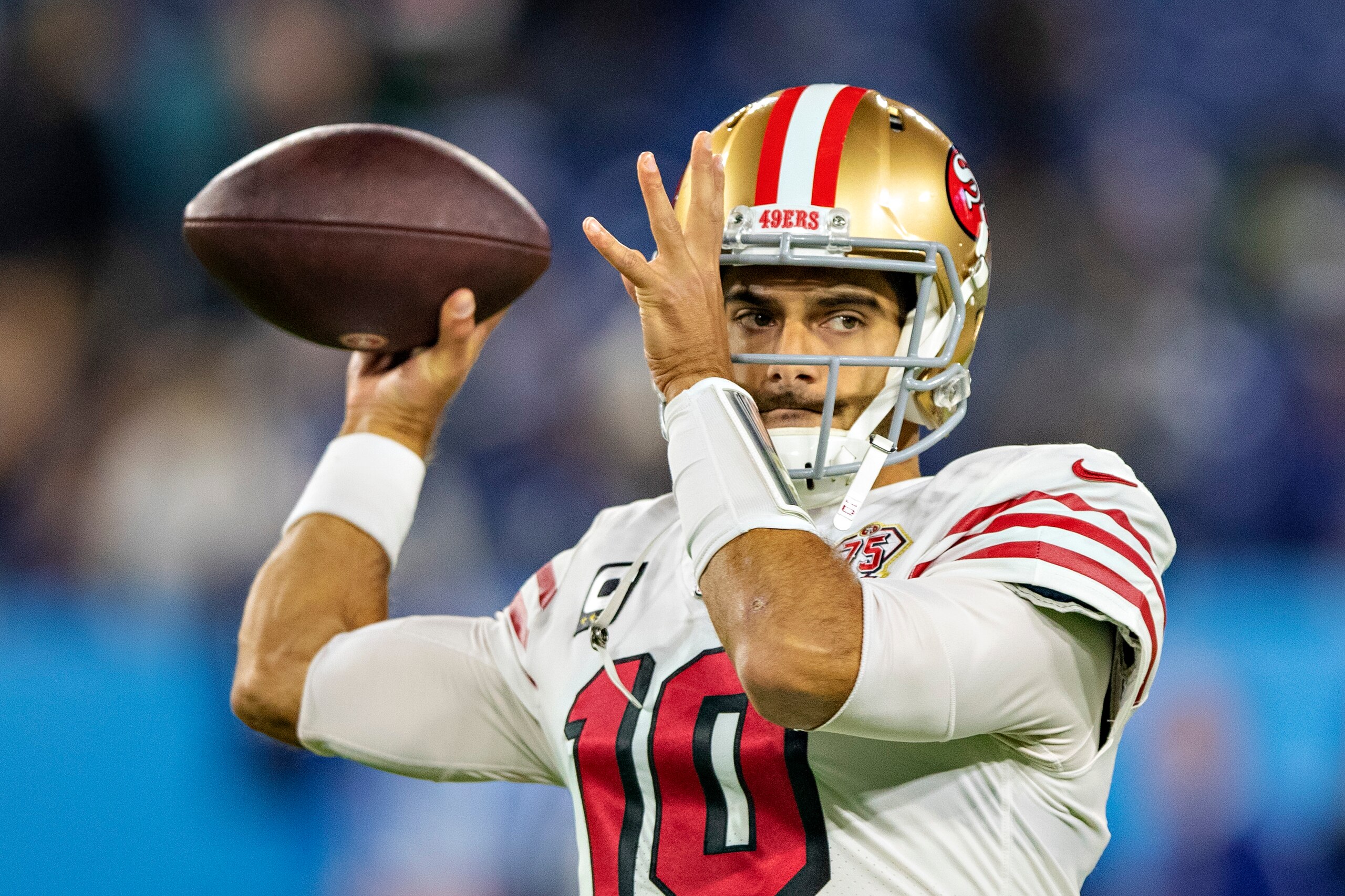 NASHVILLE, TENNESSEE - DECEMBER 23:  Jimmy Garoppolo #10 of the San Francisco 49ers warms up before a game against the Tennessee Titans at Nissan Stadium on December 23, 2021 in Nashville, Tennessee.  The Titans defeated the 49ers 20-17.  (Photo by Wesley Hitt/Getty Images)