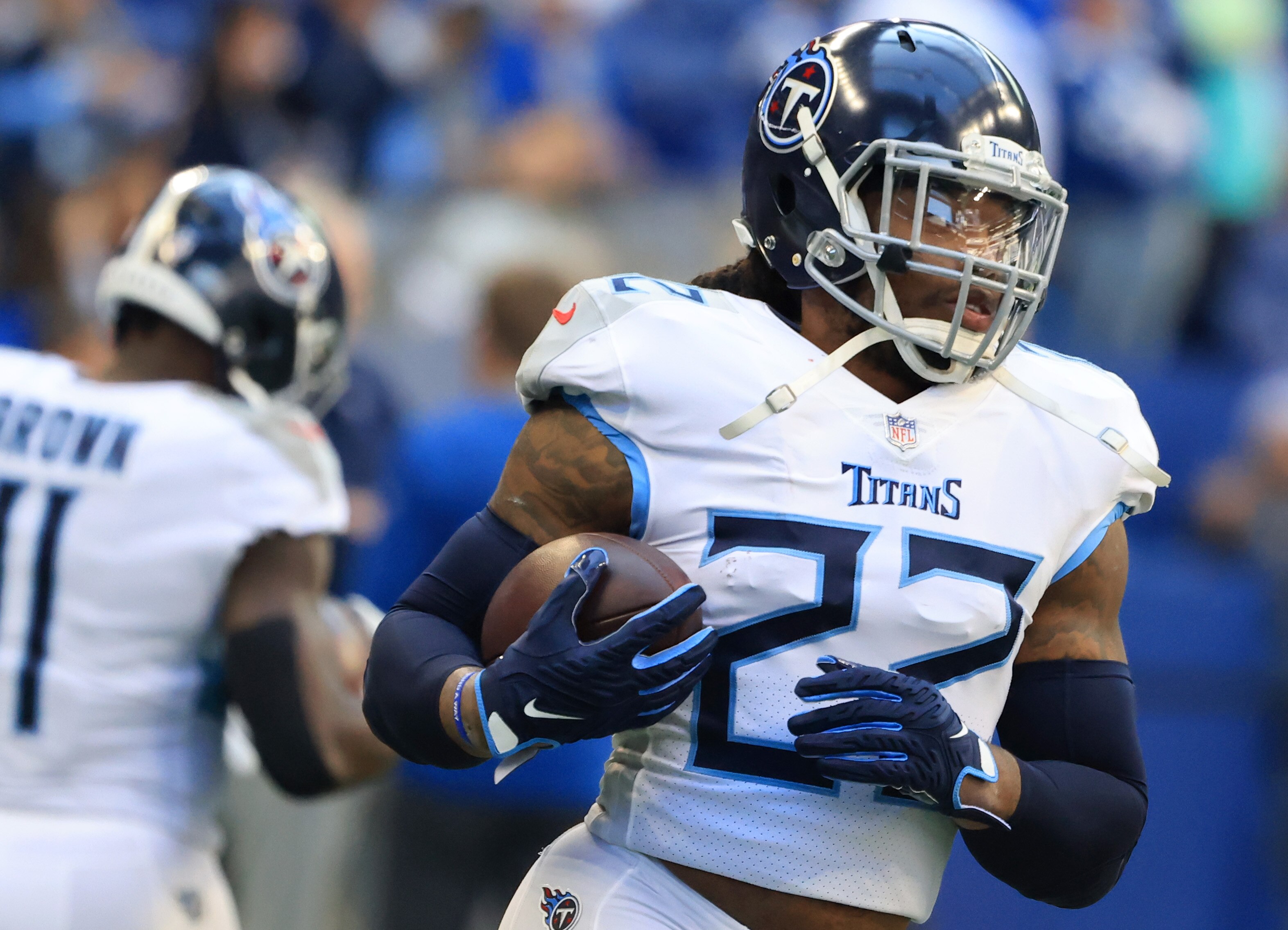 INDIANAPOLIS, INDIANA - OCTOBER 31: Derrick Henry #22 of the Tennessee Titans warms up before a game against the Indianapolis Colts at Lucas Oil Stadium on October 31, 2021 in Indianapolis, Indiana. (Photo by Justin Casterline/Getty Images)