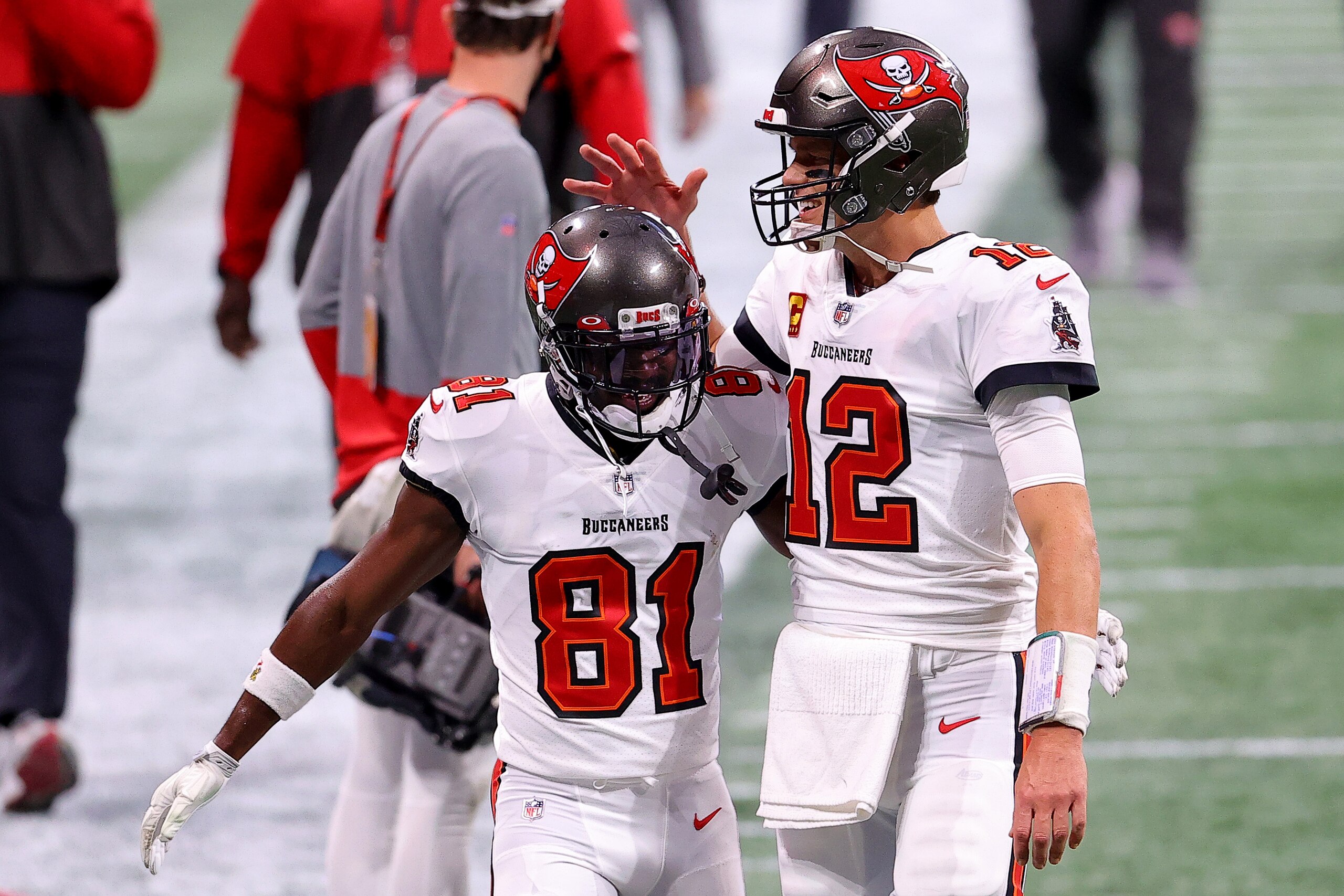 ATLANTA, GEORGIA - DECEMBER 20: Tom Brady #12 of the Tampa Bay Buccaneers talks with Antonio Brown #81 prior to the game against the Atlanta Falcons at Mercedes-Benz Stadium on December 20, 2020 in Atlanta, Georgia. (Photo by Kevin C. Cox/Getty Images) ATLANTA, GEORGIA - DECEMBER 20: Tom Brady #12 of the Tampa Bay Buccaneers talks with Antonio Brown #81 prior to the game against the Atlanta Falcons at Mercedes-Benz Stadium on December 20, 2020 in Atlanta, Georgia. (Photo by Kevin C. Cox/Getty Images)