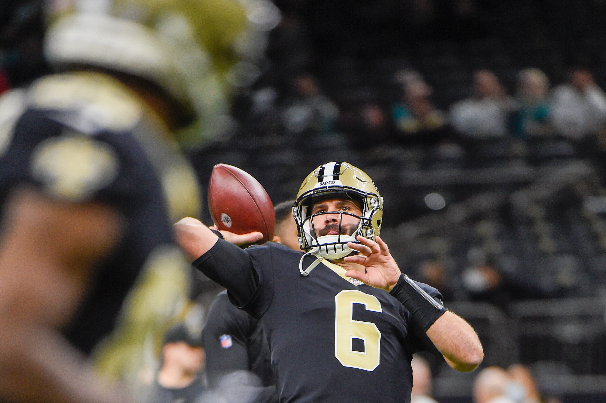 NEW ORLEANS, LA - DECEMBER 27: New Orleans Saints quarterback Blake Bortles (6) warms up before the football game between the Miami Dolphins and New Orleans Saints at the Caesar's Superdome on December 27, 2021 in New Orleans, LA. (Photo by Ken Murray/Icon Sportswire via Getty Images)