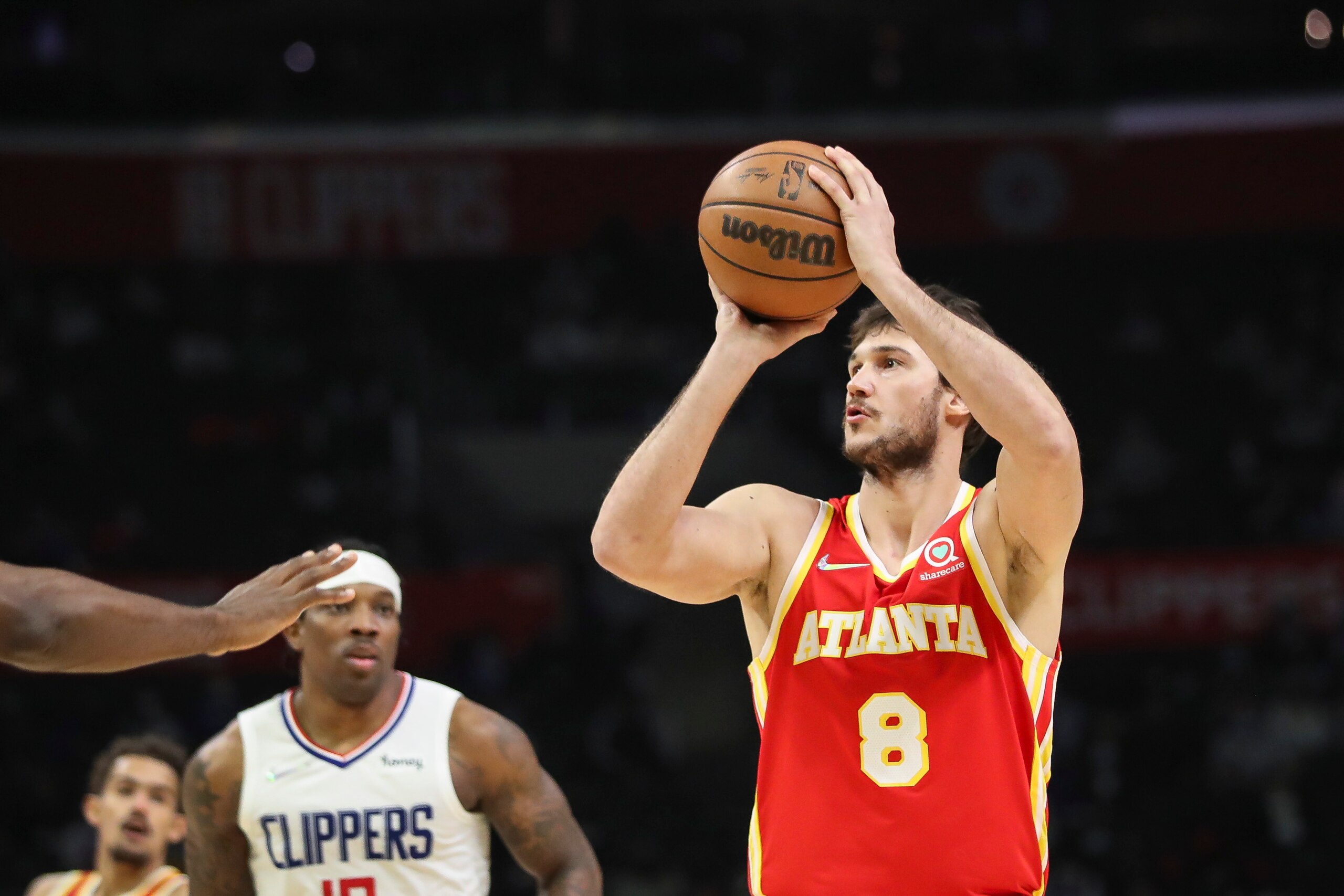LOS ANGELES, CALIFORNIA - JANUARY 09: Danilo Gallinari #8 of the Atlanta Hawks shoots in the second half against the LA Clippers at Crypto.com Arena on January 09, 2022 in Los Angeles, California. NOTE TO USER: User expressly acknowledges and agrees that, by downloading and or using this Photograph, user is consenting to the terms and conditions of the Getty Images License Agreement. (Photo by Meg Oliphant/Getty Images) LOS ANGELES, CALIFORNIA - JANUARY 09: Danilo Gallinari #8 of the Atlanta Hawks shoots in the second half against the LA Clippers at Crypto.com Arena on January 09, 2022 in Los Angeles, California. NOTE TO USER: User expressly acknowledges and agrees that, by downloading and or using this Photograph, user is consenting to the terms and conditions of the Getty Images License Agreement. (Photo by Meg Oliphant/Getty Images)