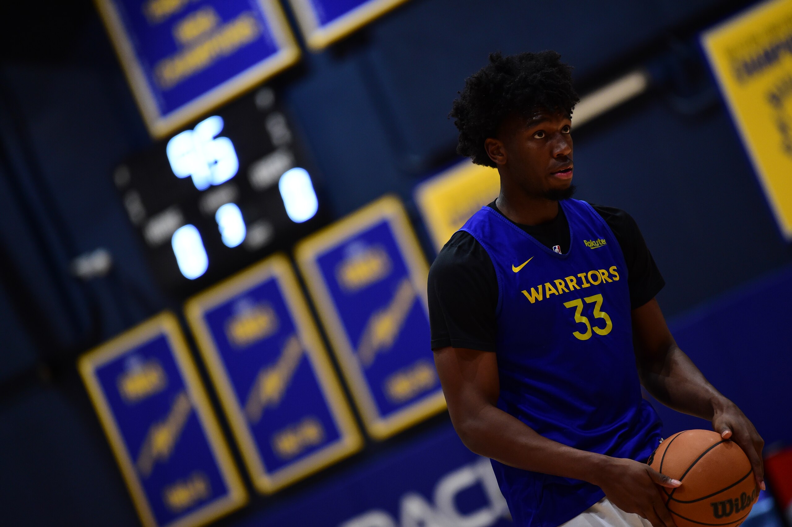 SAN FRANCISCO, CA - OCTOBER 7: James Wiseman #33 of the Golden State Warriors shoots the ball during an open practice on October 7, 2021 at the Oracle Performance Center in San Francisco, California. NOTE TO USER: User expressly acknowledges and agrees that, by downloading and or using this photograph, User is consenting to the terms and conditions of the Getty Images License Agreement. Mandatory Copyright Notice: Copyright 2021 NBAE (Photo by Noah Graham/NBAE via Getty Images)