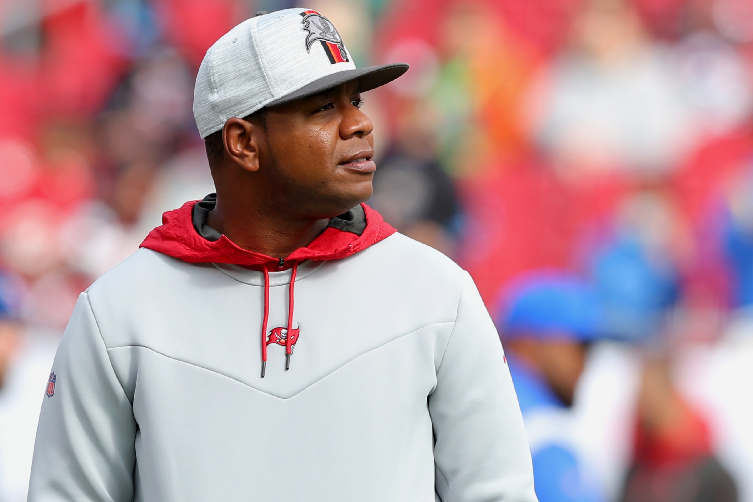 TAMPA, FLORIDA - JANUARY 23: Tampa Bay Buccaneers Offensive Coordinator Byron Leftwich looks on during warmups before the game against the Los Angeles Rams in the NFC Divisional Playoff game at Raymond James Stadium on January 23, 2022 in Tampa, Florida. (Photo by Kevin C. Cox/Getty Images)