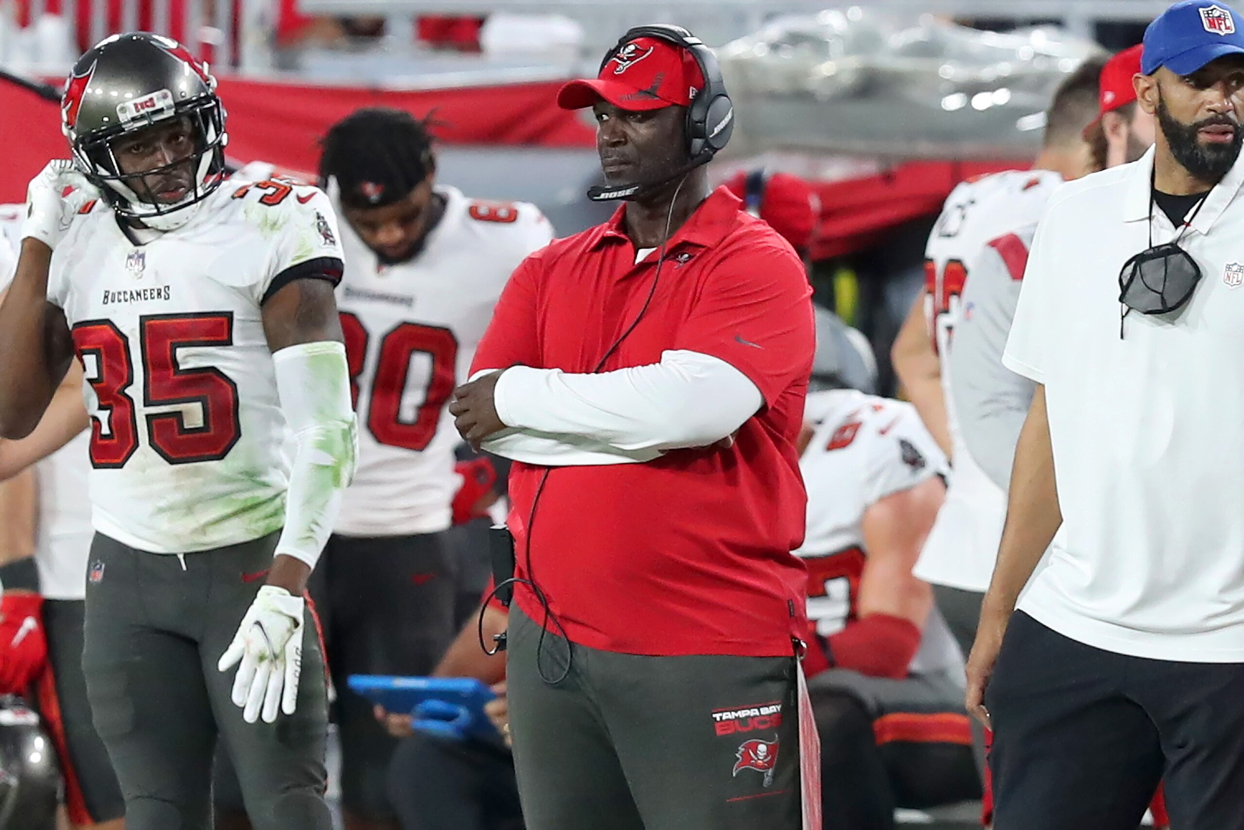 TAMPA, FL - JANUARY 9: Tampa Bay Buccaneers Defensive Coordinator Todd Bowles looks on during the regular season game between the Carolina Panthers and the Tampa Bay Buccaneers on January 9, 2022 at Raymond James Stadium in Tampa, Florida. (Photo by Cliff Welch/Icon Sportswire via Getty Images) TAMPA, FL - JANUARY 9: Tampa Bay Buccaneers Defensive Coordinator Todd Bowles looks on during the regular season game between the Carolina Panthers and the Tampa Bay Buccaneers on January 9, 2022 at Raymond James Stadium in Tampa, Florida. (Photo by Cliff Welch/Icon Sportswire via Getty Images)