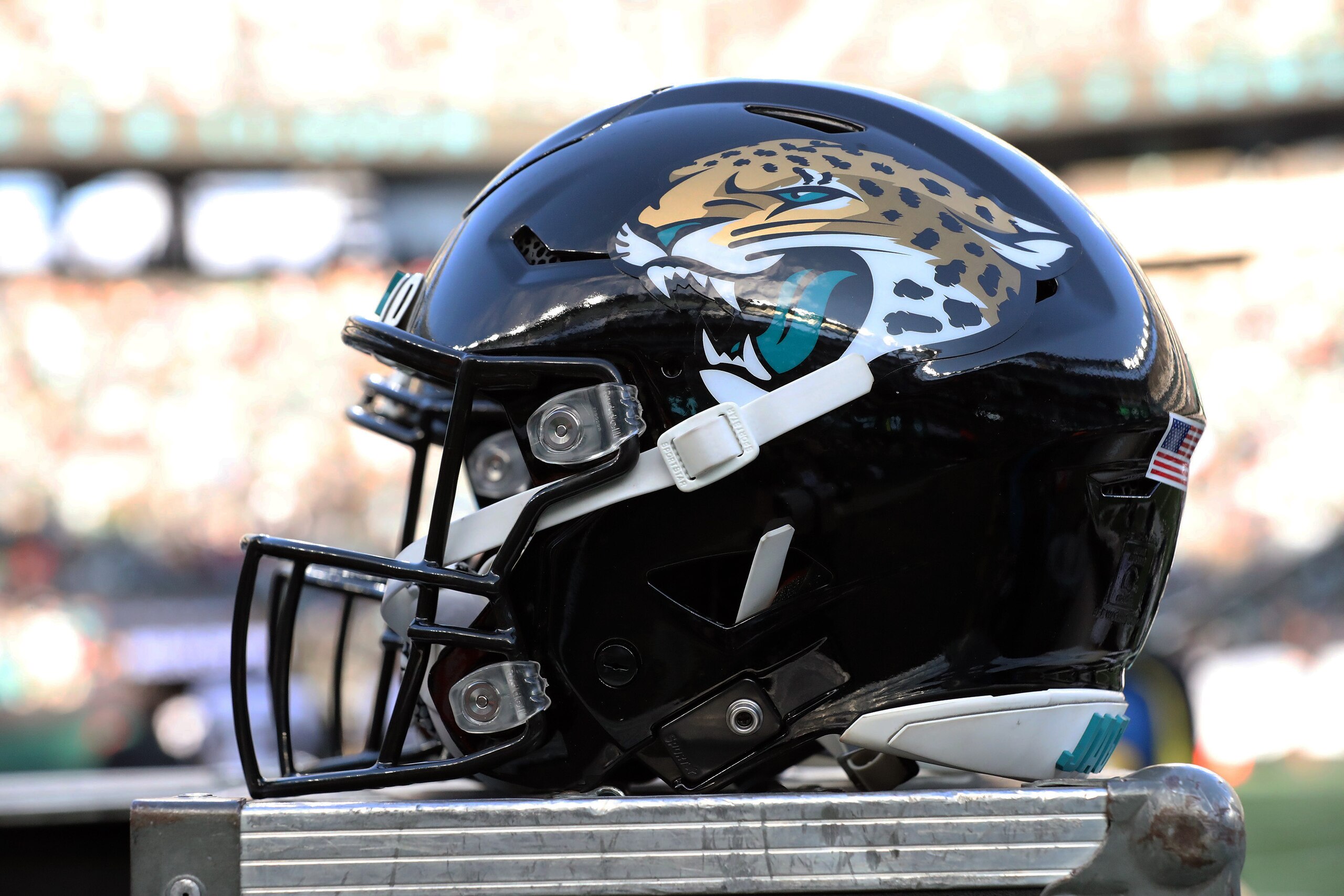 EAST RUTHERFORD, NEW JERSEY--DECEMBER 26: General view of a helmet of the Jacksonville Jaguars in the game between the Jacksonville Jaguars vs The New York Jets at MetLife Stadium on December 26, 2021 in East Rutherford, New Jersey. (Photo by Al Pereira/Getty Images) EAST RUTHERFORD, NEW JERSEY--DECEMBER 26: General view of a helmet of the Jacksonville Jaguars in the game between the Jacksonville Jaguars vs The New York Jets at MetLife Stadium on December 26, 2021 in East Rutherford, New Jersey. (Photo by Al Pereira/Getty Images)