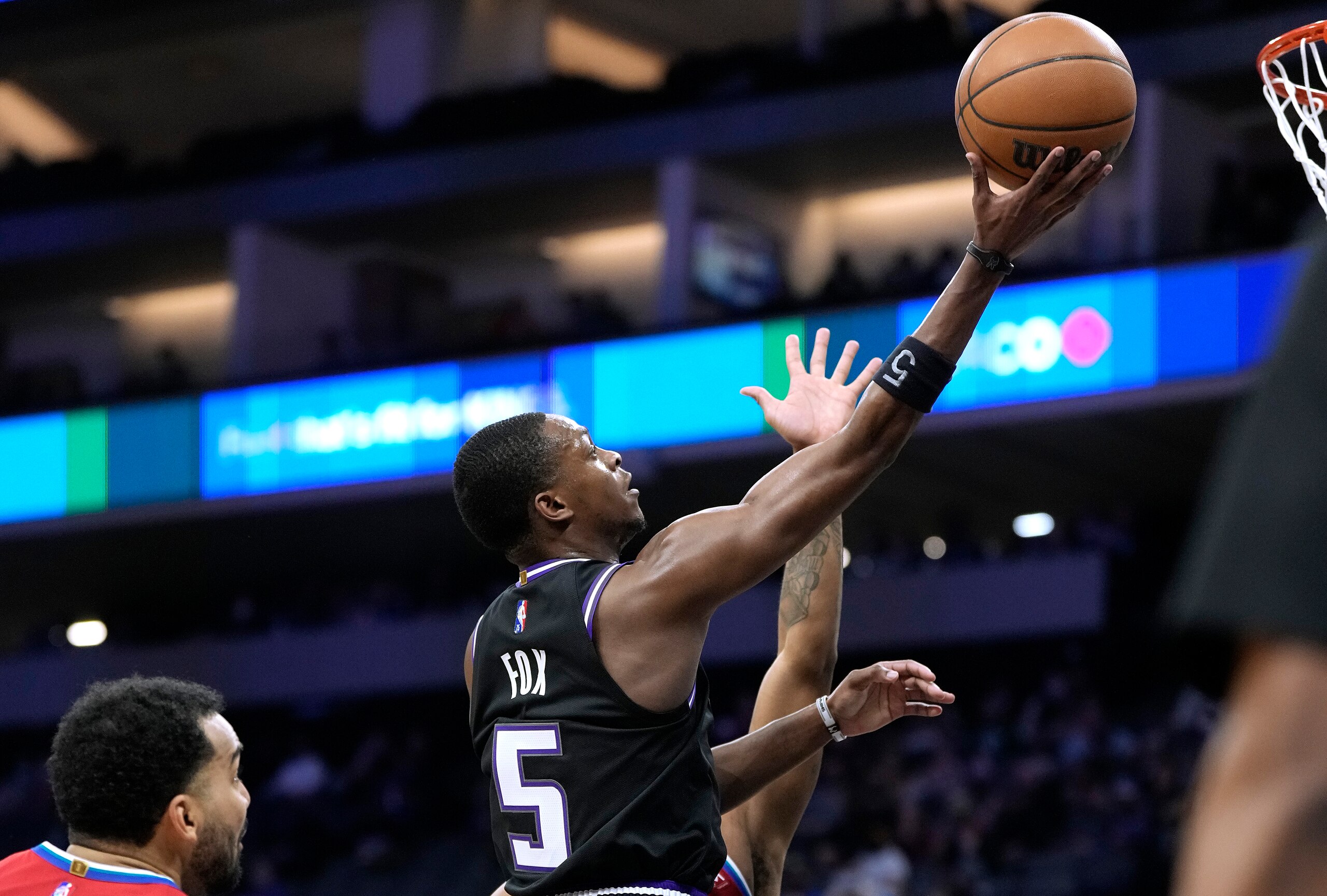SACRAMENTO, CALIFORNIA - JANUARY 19: De'Aaron Fox #5 of the Sacramento Kings shoots the ball against the Detroit Pistons during the first half of an NBA game at Golden 1 Center on January 19, 2022 in Sacramento, California. NOTE TO USER: User expressly acknowledges and agrees that, by downloading and or using this photograph, User is consenting to the terms and conditions of the Getty Images License Agreement. (Photo by Thearon W. Henderson/Getty Images)
