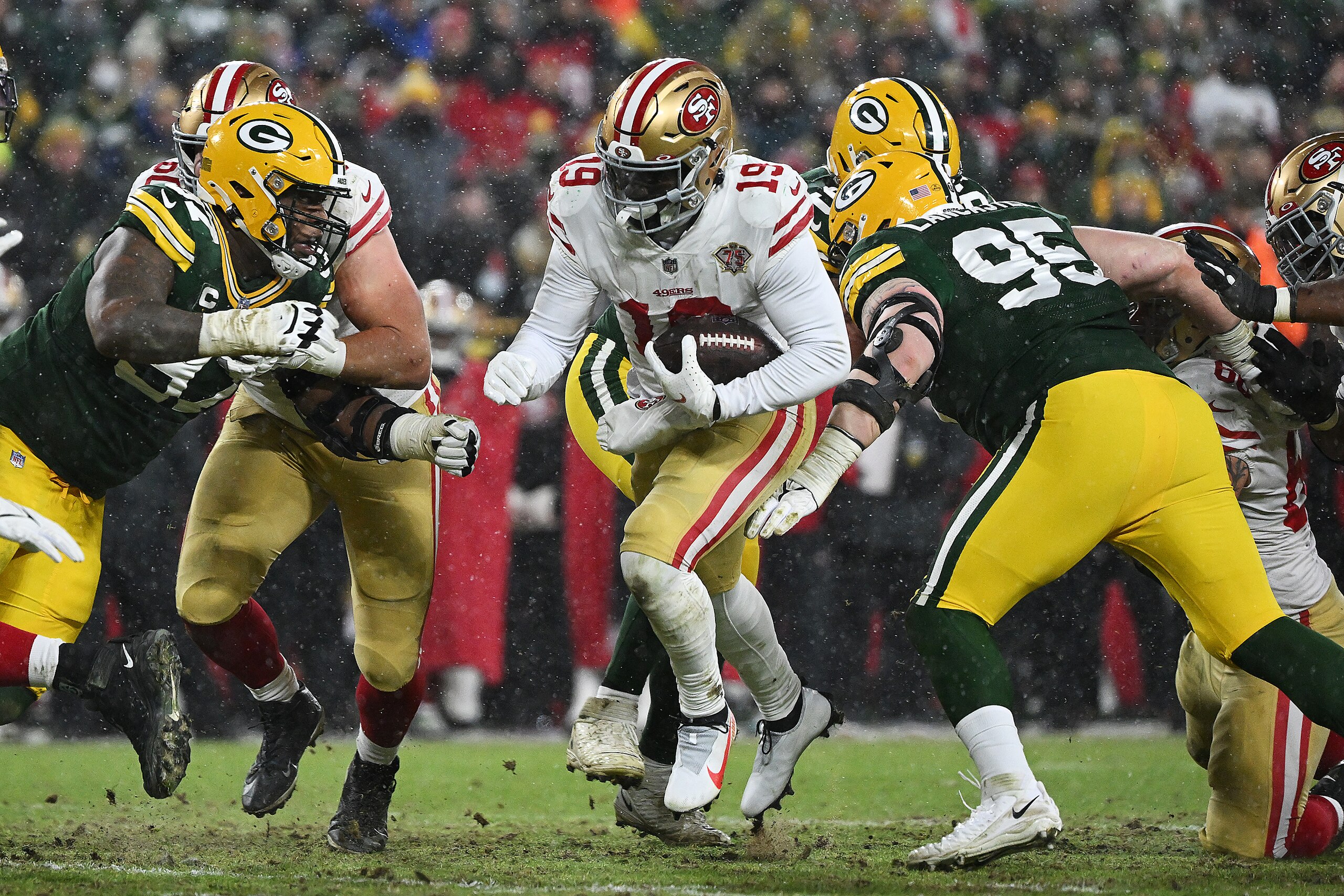 GREEN BAY, WISCONSIN - JANUARY 22:  Wide receiver Deebo Samuel #19 of the San Francisco 49ers carries the ball after a catch during the 3rd quarter of the NFC Divisional Playoff game against the Green Bay Packers at Lambeau Field on January 22, 2022 in Green Bay, Wisconsin. (Photo by Quinn Harris/Getty Images)