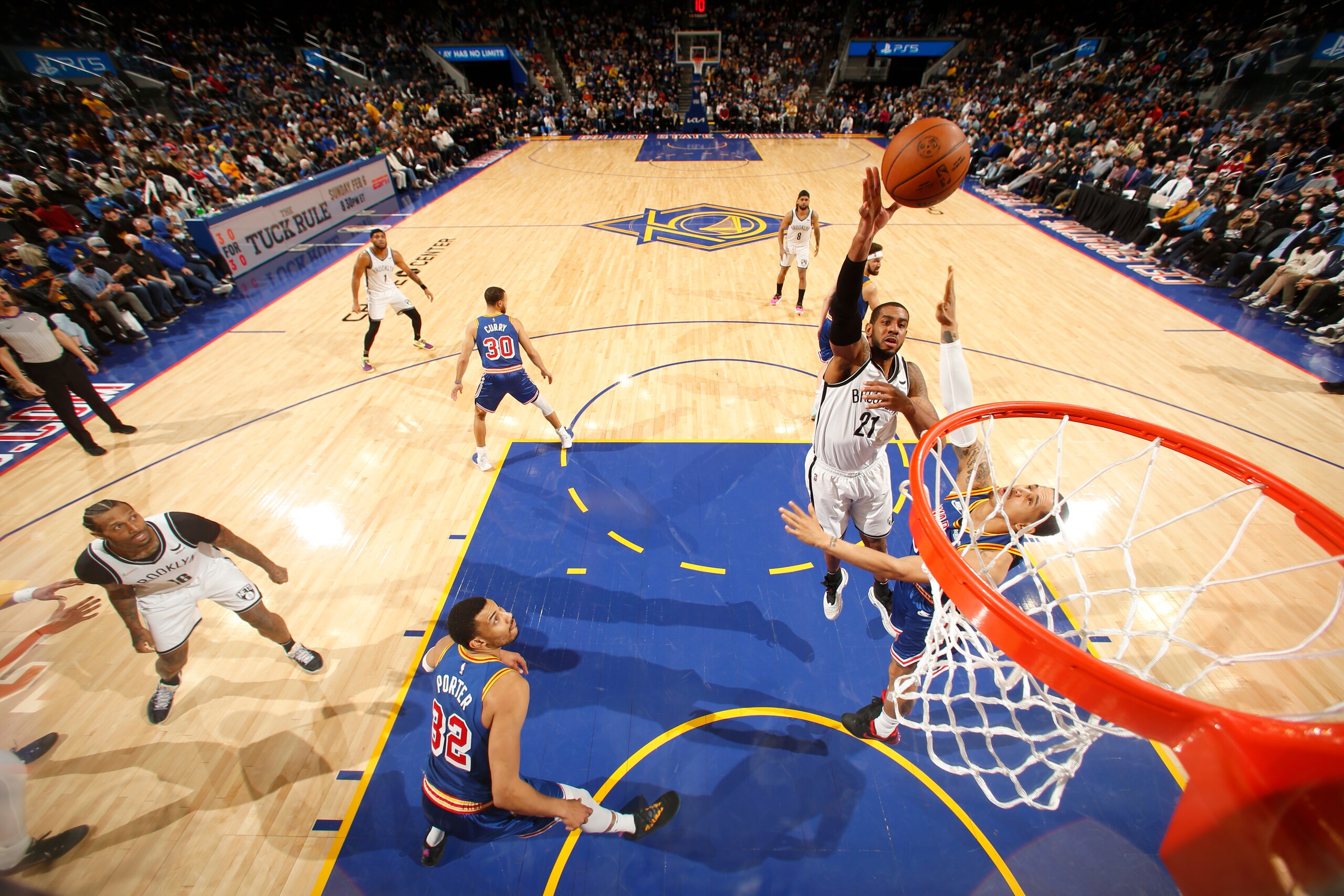 SAN FRANCISCO, CA - JANUARY 29: LaMarcus Aldridge #21 of the Brooklyn Nets shoots the ball during the game against the Golden State Warriors on January 29, 2022 at Chase Center in San Francisco, California. NOTE TO USER: User expressly acknowledges and agrees that, by downloading and or using this photograph, user is consenting to the terms and conditions of Getty Images License Agreement. Mandatory Copyright Notice: Copyright 2022 NBAE (Photo by Jed Jacobsohn/NBAE via Getty Images)