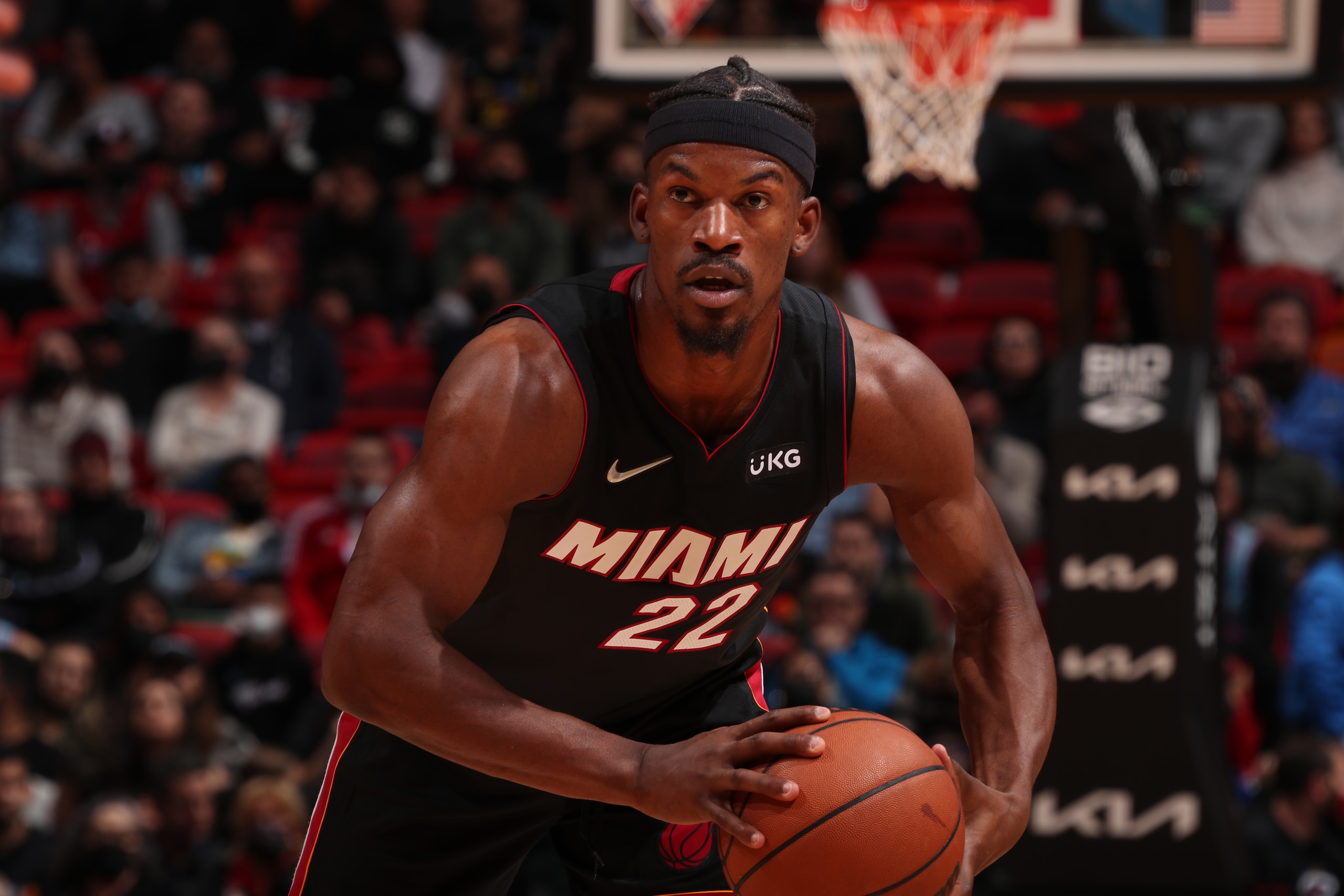 MIAMI, FL - JANUARY 29: Jimmy Butler #22 of the Miami Heat looks to pass the ball during the game against the Toronto Raptors on January 29, 2022 at FTX Arena in Miami, Florida. NOTE TO USER: User expressly acknowledges and agrees that, by downloading and or using this Photograph, user is consenting to the terms and conditions of the Getty Images License Agreement. Mandatory Copyright Notice: Copyright 2022 NBAE (Photo by Issac Baldizon/NBAE via Getty Images)