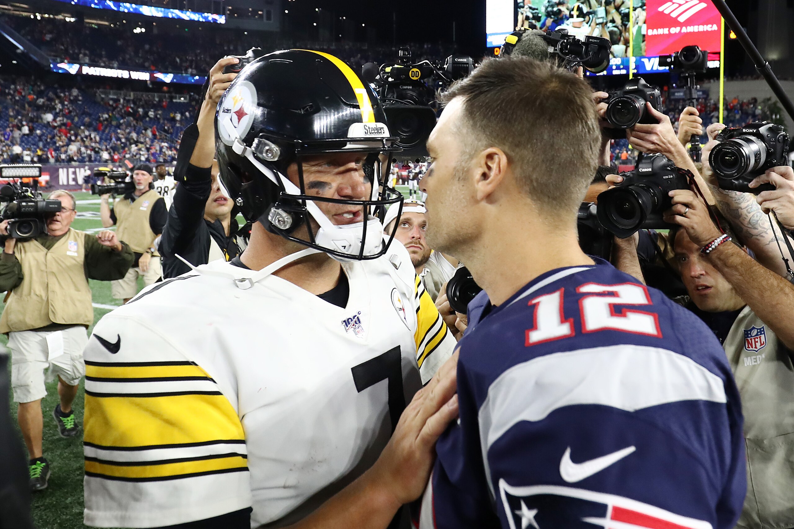 FOXBOROUGH, MASSACHUSETTS - SEPTEMBER 08: Ben Roethlisberger #7 of the Pittsburgh Steelers and Tom Brady #12 of the New England Patriots shake hands after the Patriots defeated the Steelers 33-3 at Gillette Stadium on September 08, 2019 in Foxborough, Massachusetts. (Photo by Adam Glanzman/Getty Images)