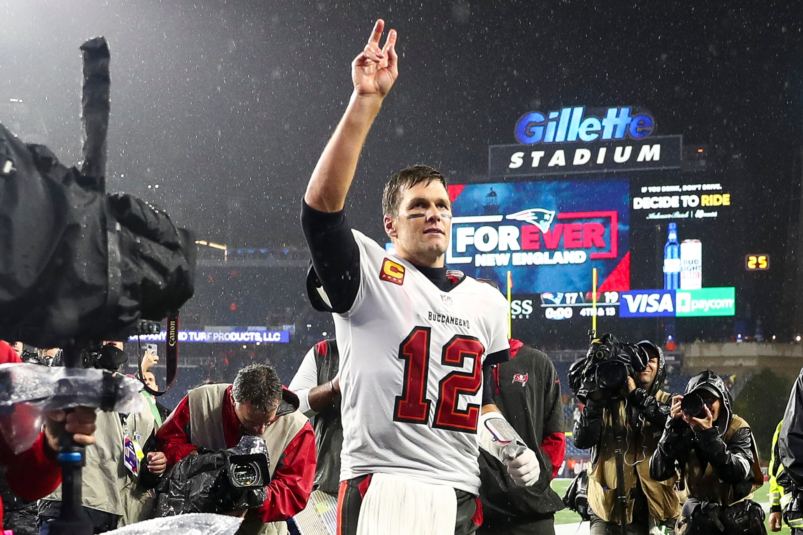 FOXBOROUGH, MASSACHUSETTS - OCTOBER 03: Tom Brady #12 of the Tampa Bay Buccaneers waves to the crowd as he runs off the field after defeating the New England Patriots in the game at Gillette Stadium on October 03, 2021 in Foxborough, Massachusetts. (Photo by Adam Glanzman/Getty Images)
