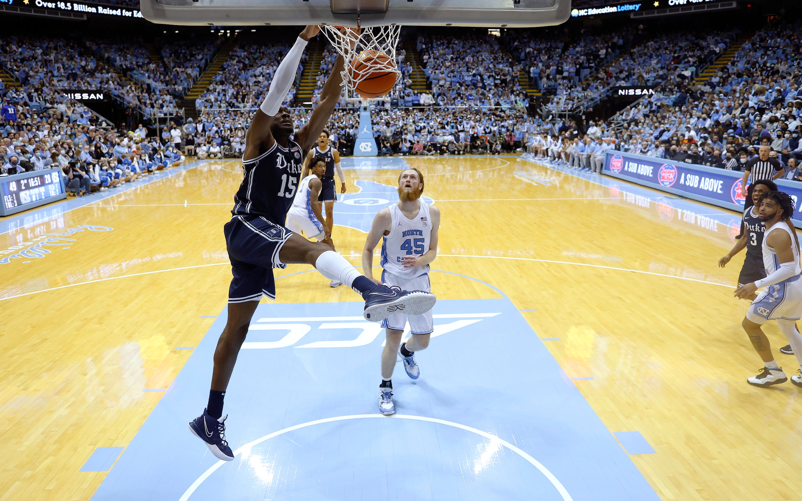 CHAPEL HILL, NORTH CAROLINA - FEBRUARY 05: Mark Williams #15 of the Duke Blue Devils dunks  against the North Carolina Tar Heelsduring the second half of their game at the Dean E. Smith Center on February 05, 2022 in Chapel Hill, North Carolina. Duke won 87-67. (Photo by Grant Halverson/Getty Images)