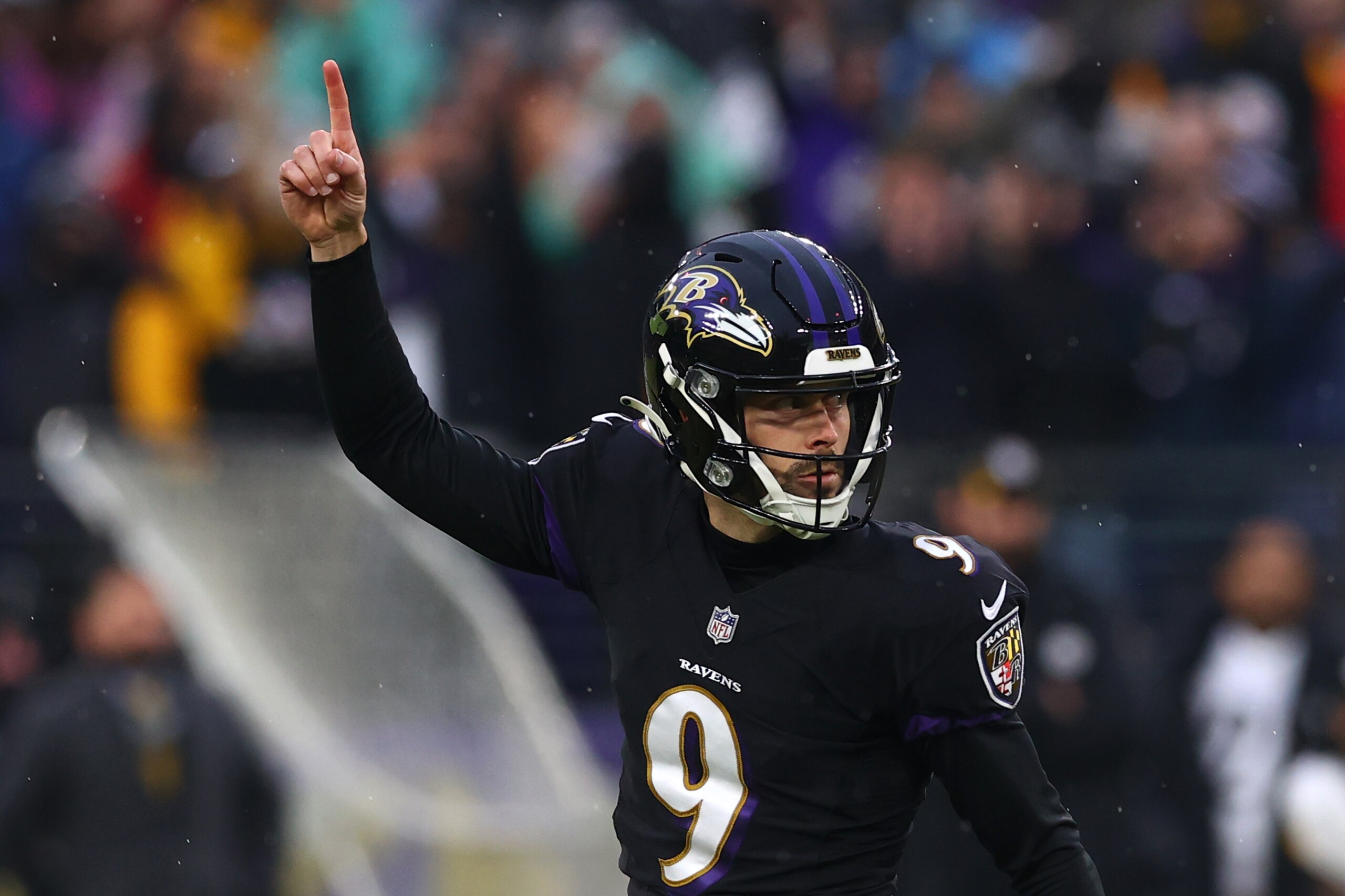 BALTIMORE, MARYLAND - JANUARY 09: Justin Tucker #9 of the Baltimore Ravens celebrates after kicking a field goal during the fourth quarter in the game against the Pittsburgh Steelers at M&T Bank Stadium on January 09, 2022 in Baltimore, Maryland. (Photo by Todd Olszewski/Getty Images)
