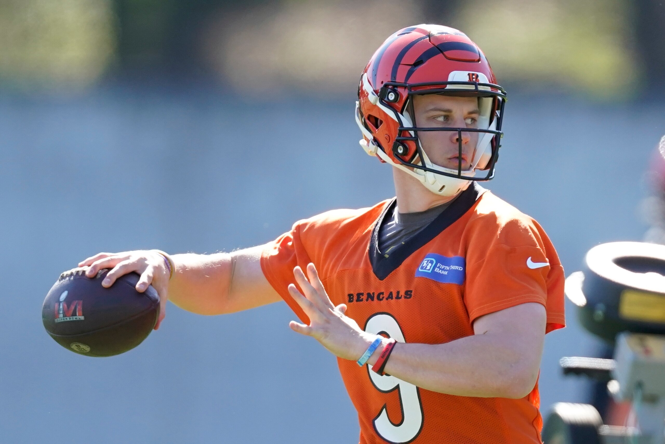 Cincinnati Bengals' Joe Burrow thorws during practice Thursday, Feb. 10, 2022, in Los Angeles. The Bengals face the Los Angeles Rams in Super Bowl LVI on Sunday, Feb. 13, 2022. (AP Photo/Marcio Jose Sanchez)