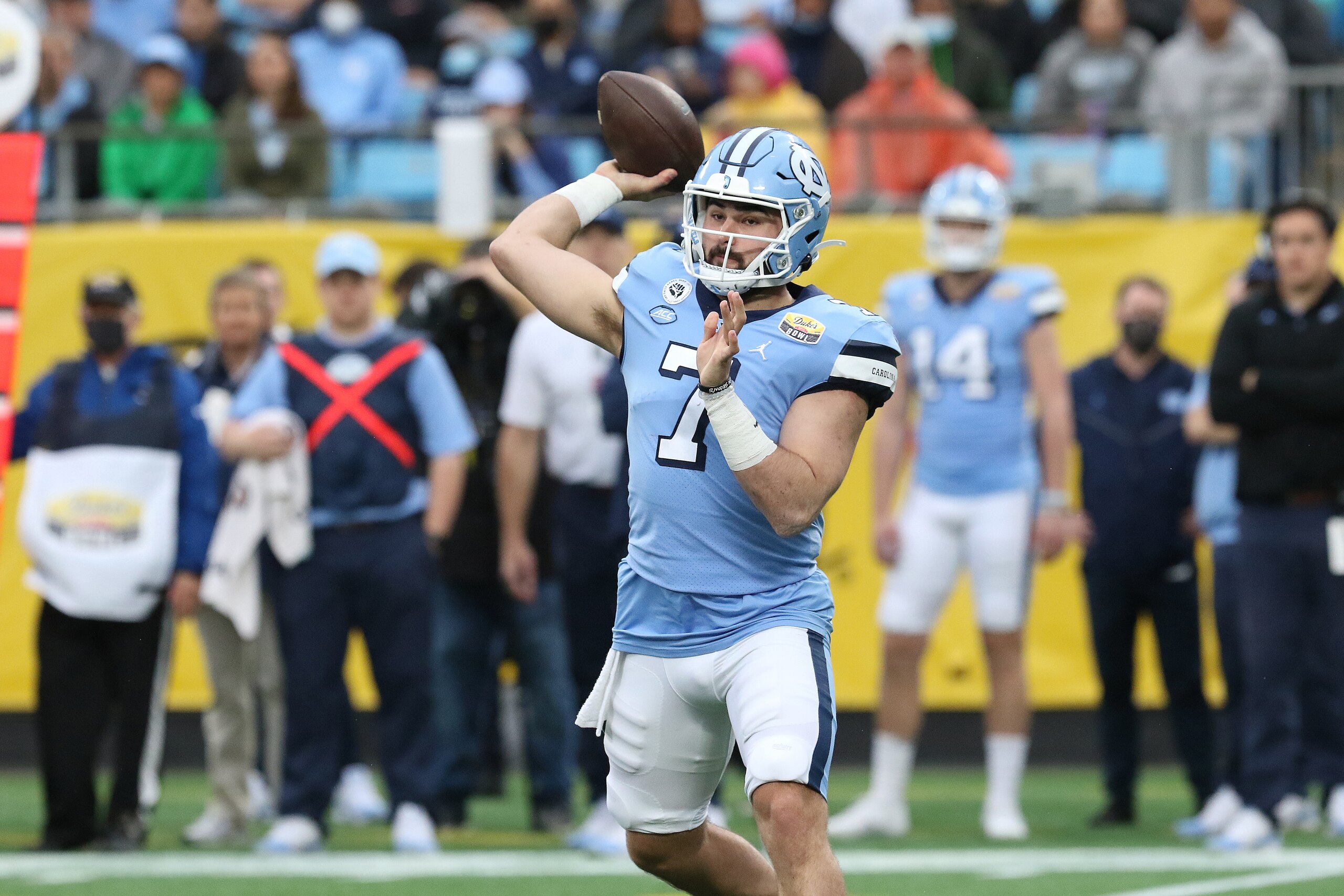 CHARLOTTE, NC - DECEMBER 30: Sam Howell (7) quarterback of North Carolina during the Duke's Mayo Bowl college football game between the North Carolina Tar Heels and the South Carolina Gamecocks on December 30, 2021 at Bank of America Stadium in Charlotte, N.C. (Photo by John Byrum/Icon Sportswire via Getty Images) CHARLOTTE, NC - DECEMBER 30: Sam Howell (7) quarterback of North Carolina during the Duke's Mayo Bowl college football game between the North Carolina Tar Heels and the South Carolina Gamecocks on December 30, 2021 at Bank of America Stadium in Charlotte, N.C. (Photo by John Byrum/Icon Sportswire via Getty Images)
