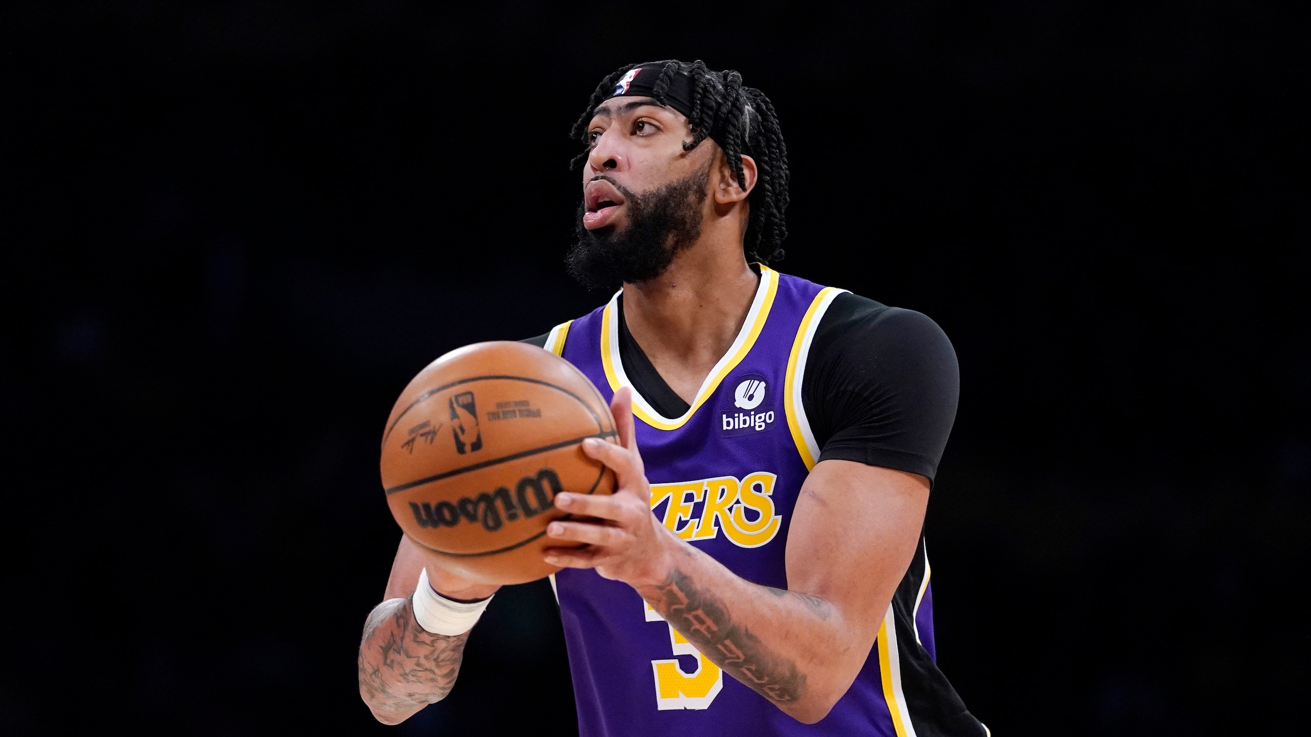 Los Angeles Lakers forward Anthony Davis gets ready to shoot during the first half of an NBA basketball game against the Portland Trail Blazers Wednesday, Feb. 2, 2022, in Los Angeles. (AP Photo/Mark J. Terrill)