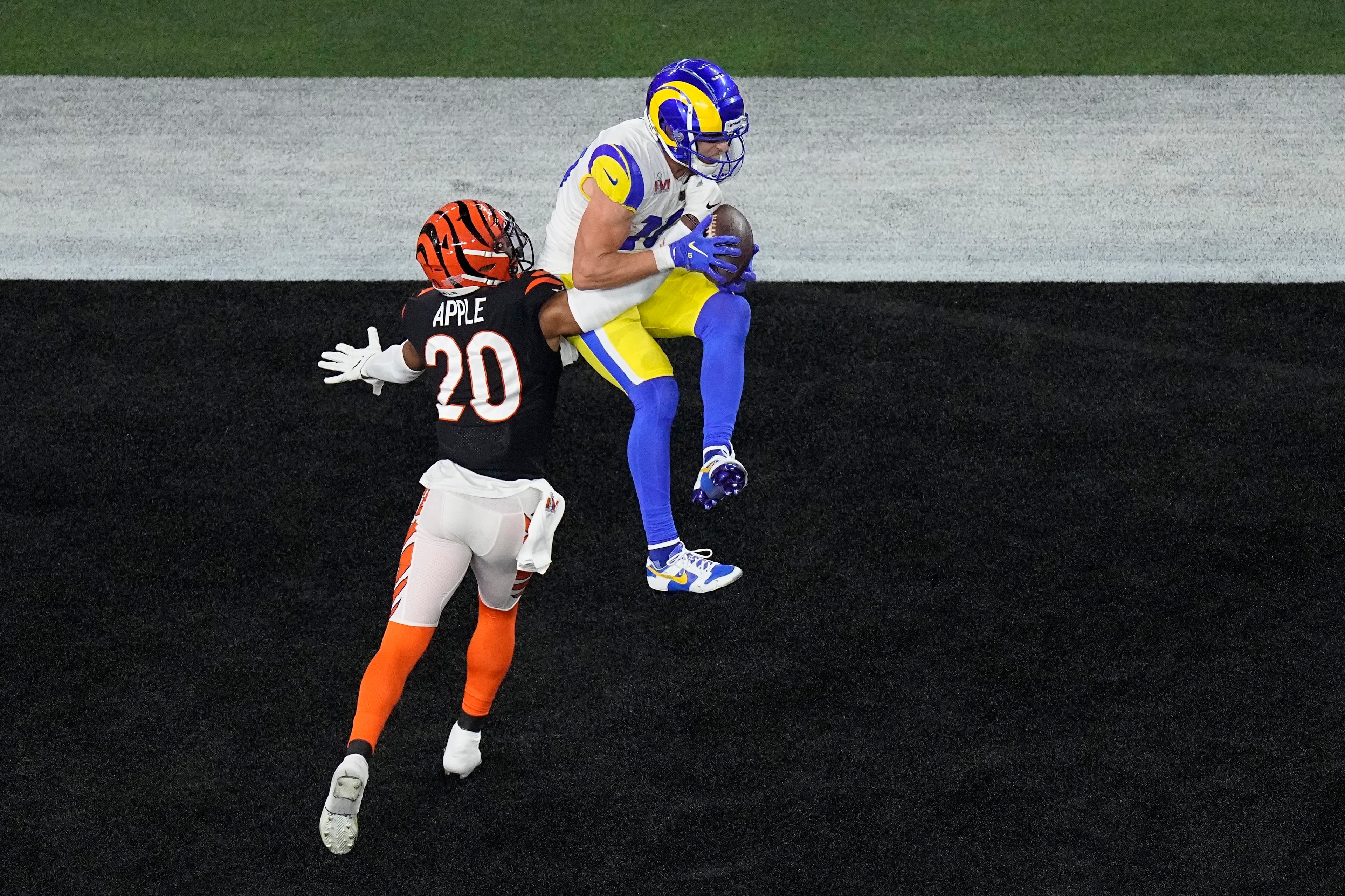 Los Angeles Rams wide receiver Cooper Kupp (10) grabs a touchdown pass as Cincinnati Bengals cornerback Eli Apple (20) makes the tackle during the second half of the NFL Super Bowl 56 football game, Sunday, Feb. 13, 2022, in Inglewood, Calif. (AP Photo/Matt Rourke) Los Angeles Rams wide receiver Cooper Kupp (10) grabs a touchdown pass as Cincinnati Bengals cornerback Eli Apple (20) makes the tackle during the second half of the NFL Super Bowl 56 football game, Sunday, Feb. 13, 2022, in Inglewood, Calif. (AP Photo/Matt Rourke)
