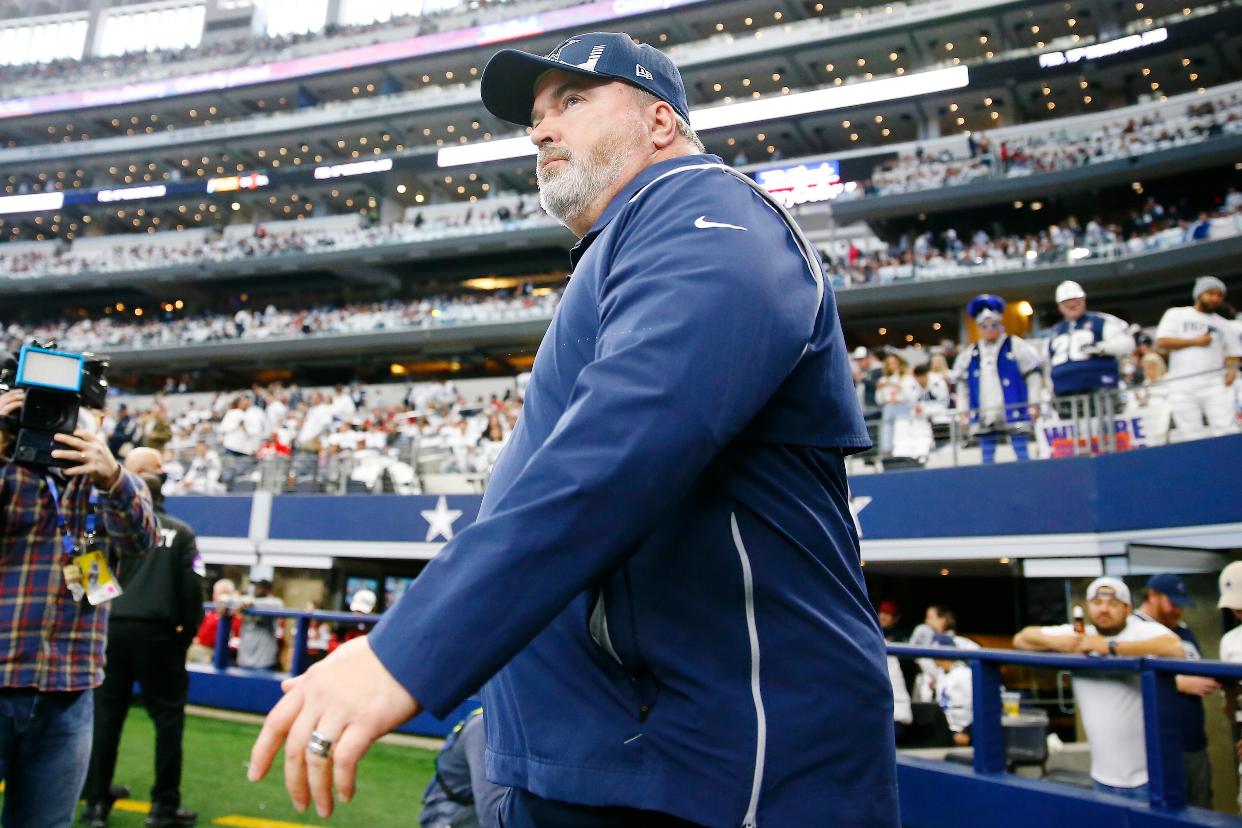 ARLINGTON, TEXAS - JANUARY 16: Head coach Mike McCarthy of the Dallas Cowboys takes the field prior to a game against the San Francisco 49ers in the NFC Wild Card Playoff game at AT&T Stadium on January 16, 2022 in Arlington, Texas. (Photo by Richard Rodriguez/Getty Images)