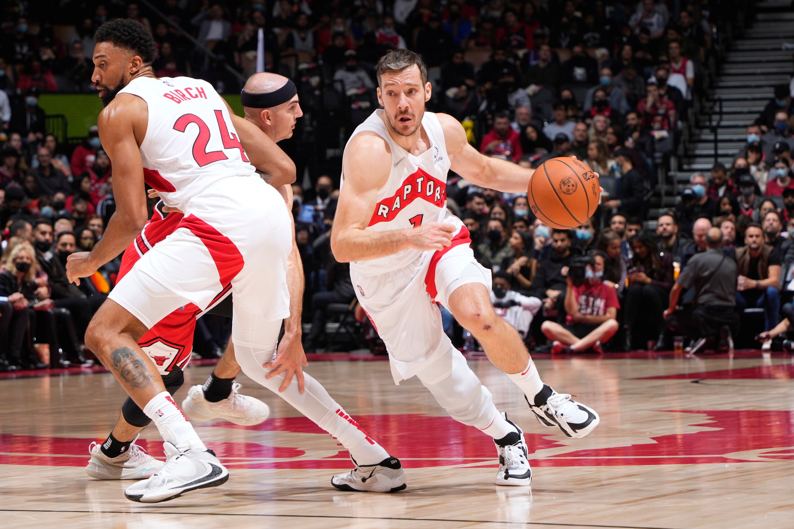 TORONTO, CANADA - OCTOBER 25:  Goran Dragic #1 of the Toronto Raptors drives to the basket during the game against the Chicago Bulls on October 25, 2021 at the Scotiabank Arena in Toronto, Ontario, Canada.  NOTE TO USER: User expressly acknowledges and agrees that, by downloading and or using this Photograph, user is consenting to the terms and conditions of the Getty Images License Agreement.  Mandatory Copyright Notice: Copyright 2021 NBAE (Photo by Mark Blinch/NBAE via Getty Images)