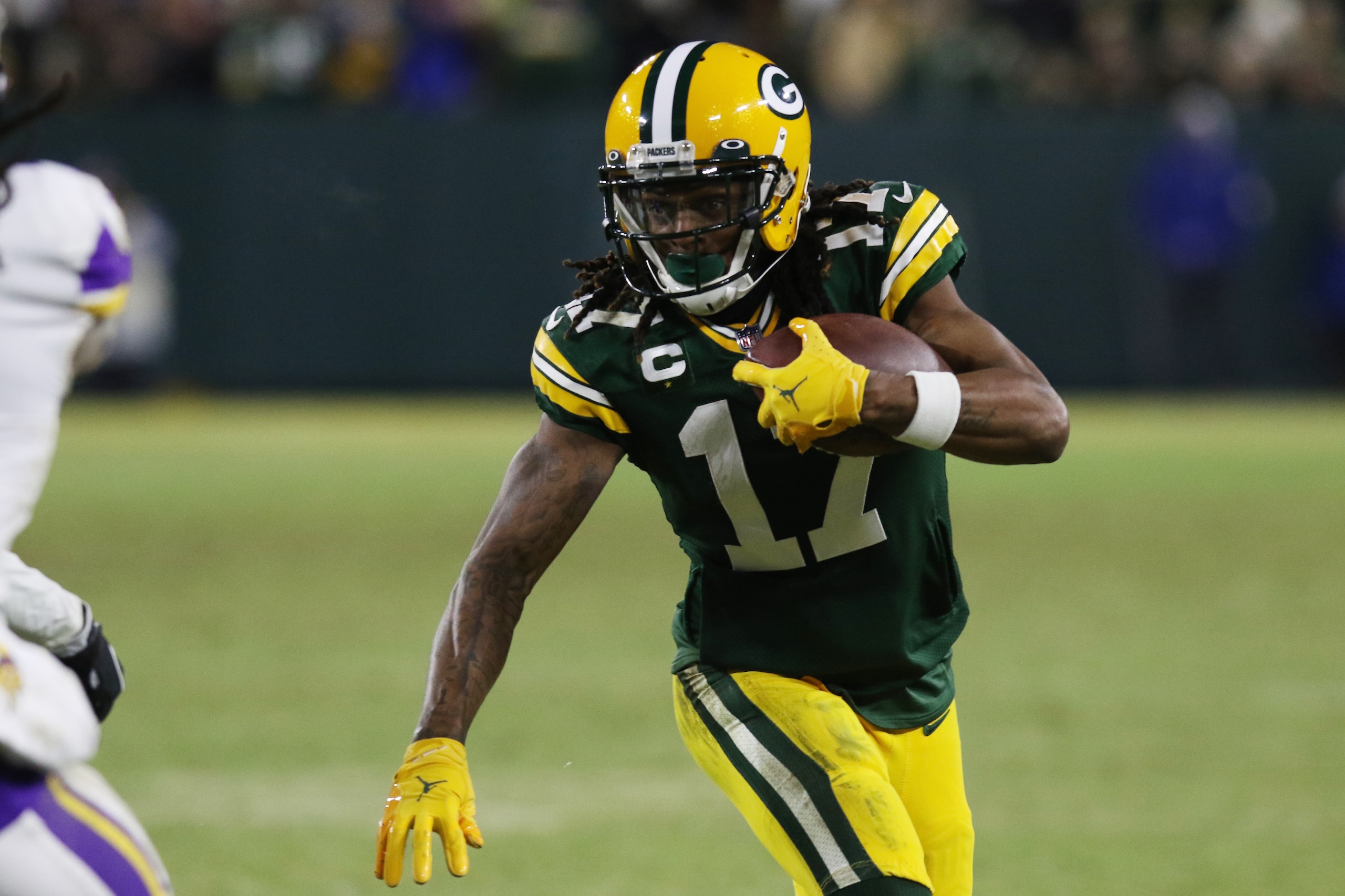GREEN BAY, WI - JANUARY 02: Green Bay Packers wide receiver Davante Adams (17) sets the Packers receptions record during a game between the Green Bay Packers and the Minnesota Vikings at Lambeau Field on January 2, 2022 in Green Bay, WI. (Photo by Larry Radloff/Icon Sportswire via Getty Images) GREEN BAY, WI - JANUARY 02: Green Bay Packers wide receiver Davante Adams (17) sets the Packers receptions record during a game between the Green Bay Packers and the Minnesota Vikings at Lambeau Field on January 2, 2022 in Green Bay, WI. (Photo by Larry Radloff/Icon Sportswire via Getty Images)